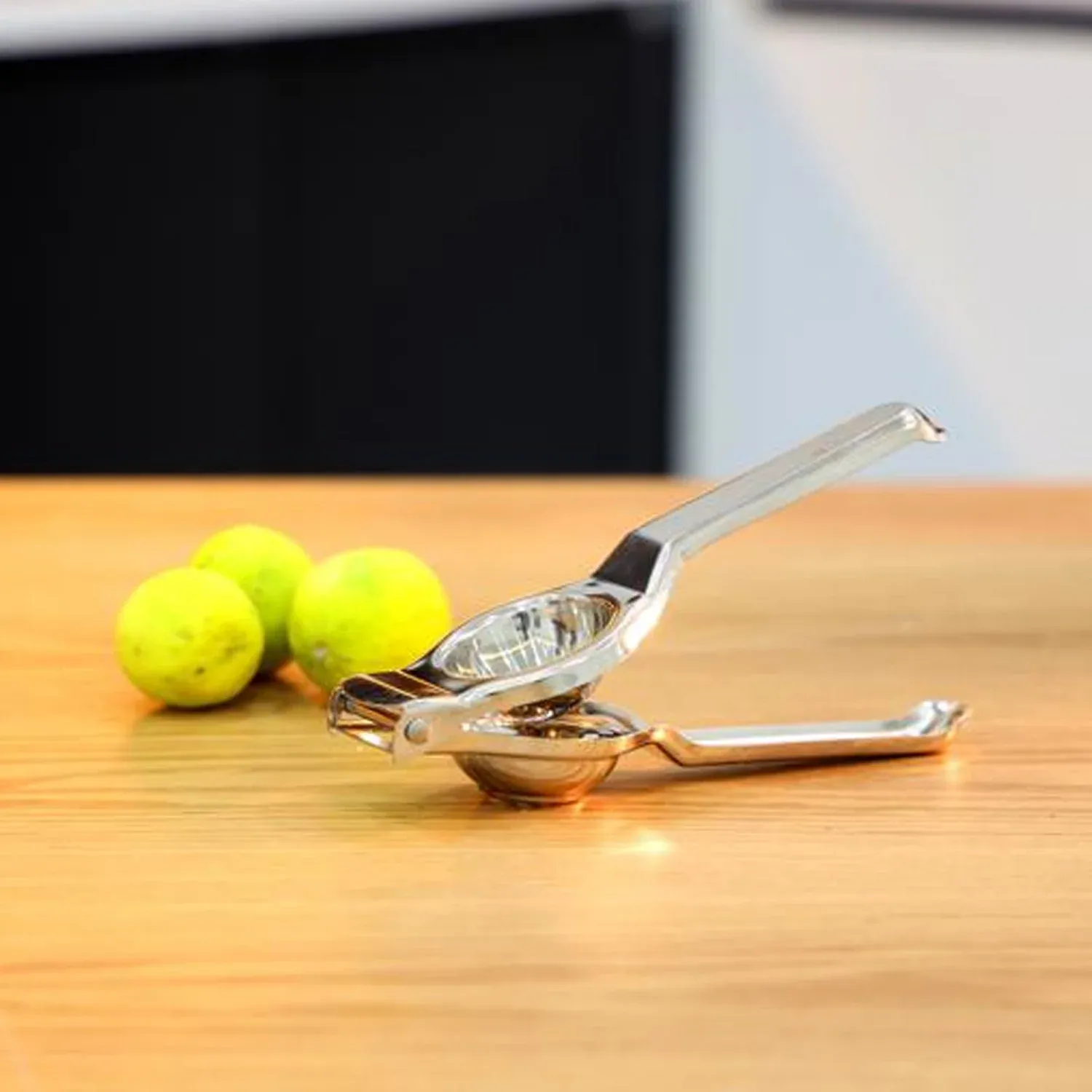 Stainless Steel Lemon Squeezer for Efficient Juice Extraction - Detailed Feature View 3