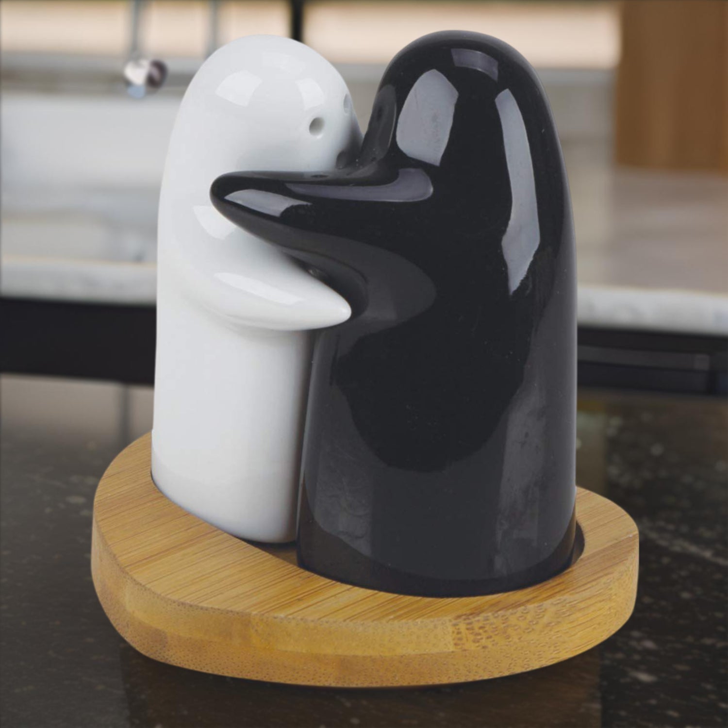 Salt and Pepper Seasoning and Spice Shakers Cute Plastic (2 Pcs Set) - Detailed Feature View 7