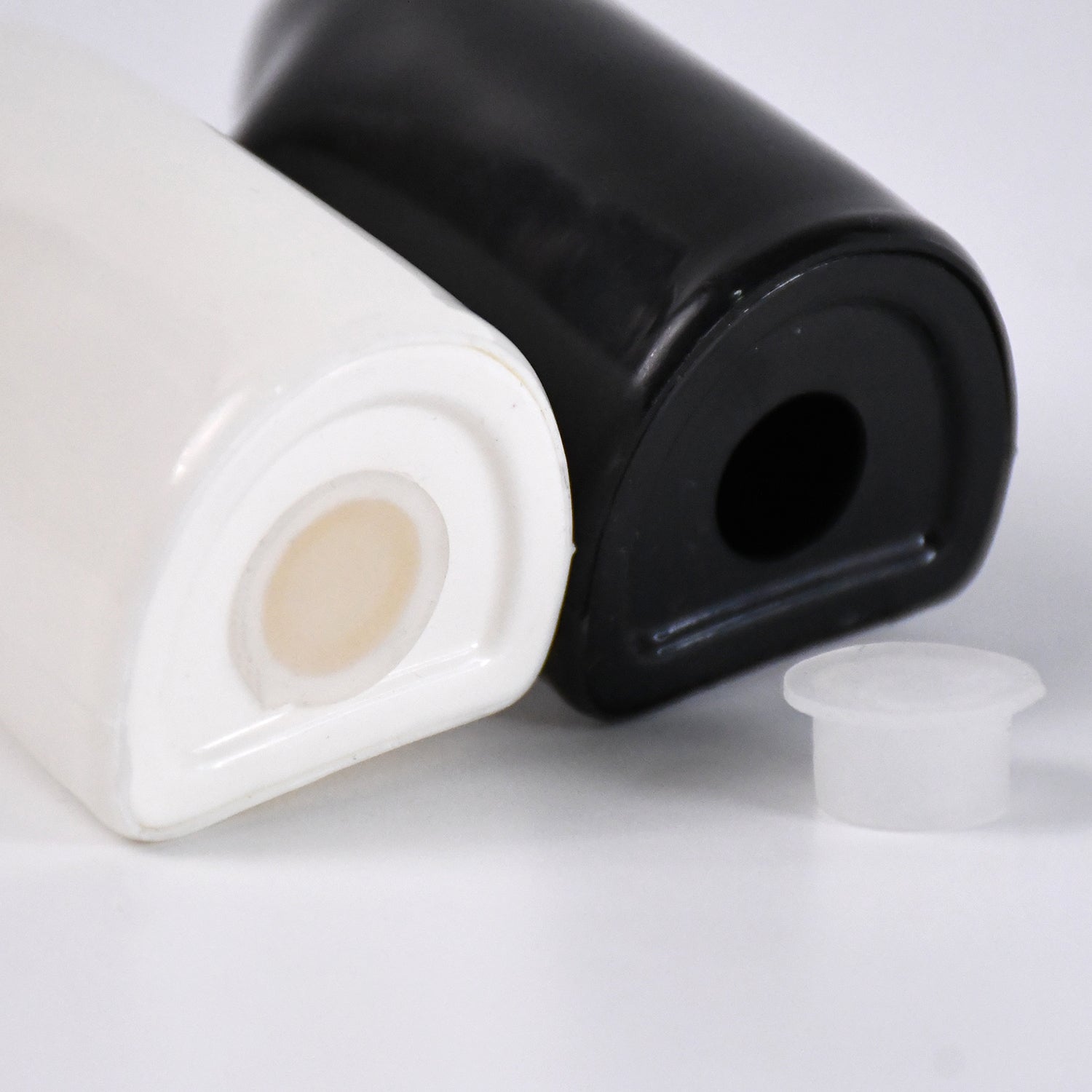 Salt and Pepper Seasoning and Spice Shakers Cute Plastic (2 Pcs Set) - Detailed Feature View 9