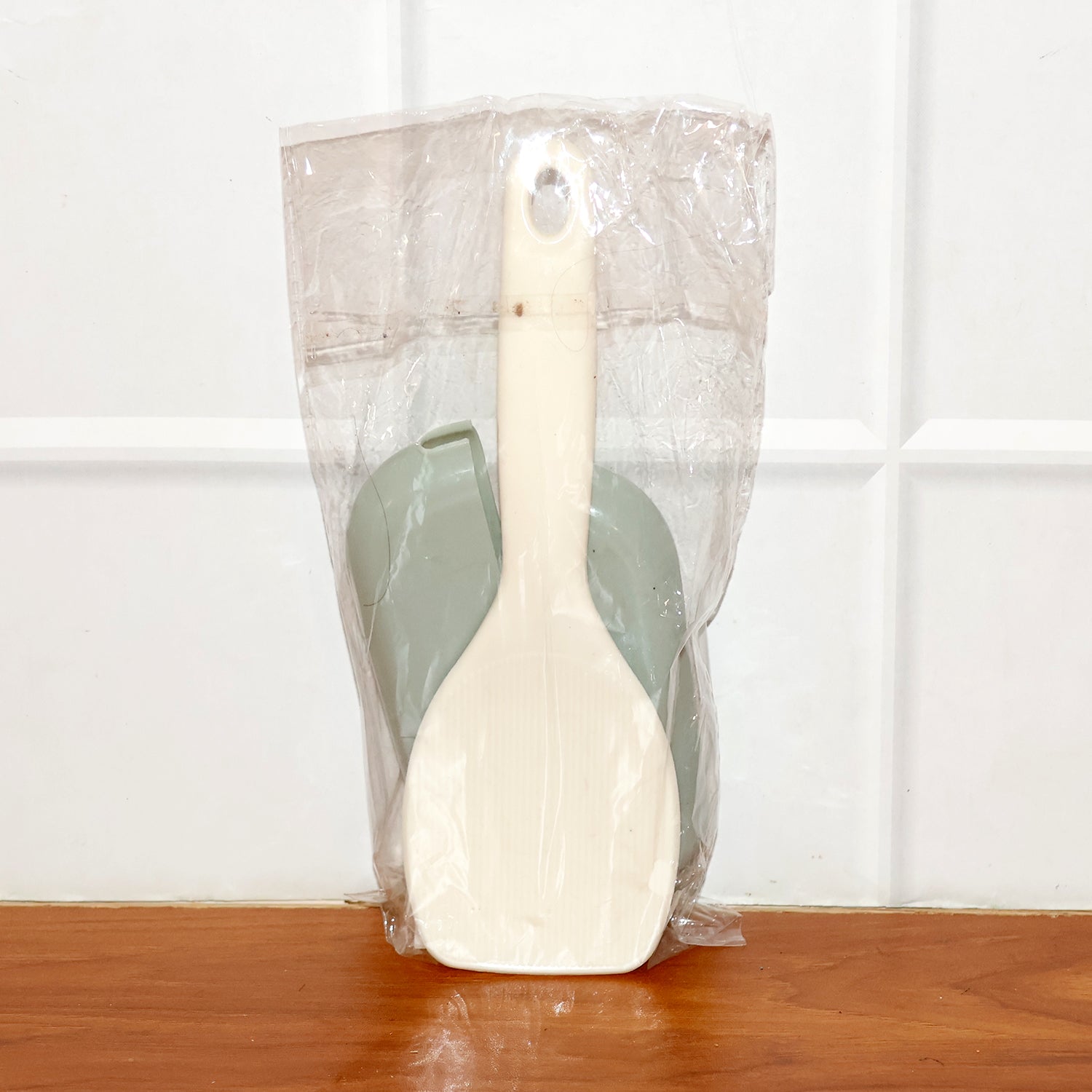 Automatic Open & Close Kitchen Rice Spoon Holder with Dust Cover - Detailed Feature View 6