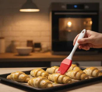 Spatula and Pastry Brush for Cake Decoration
