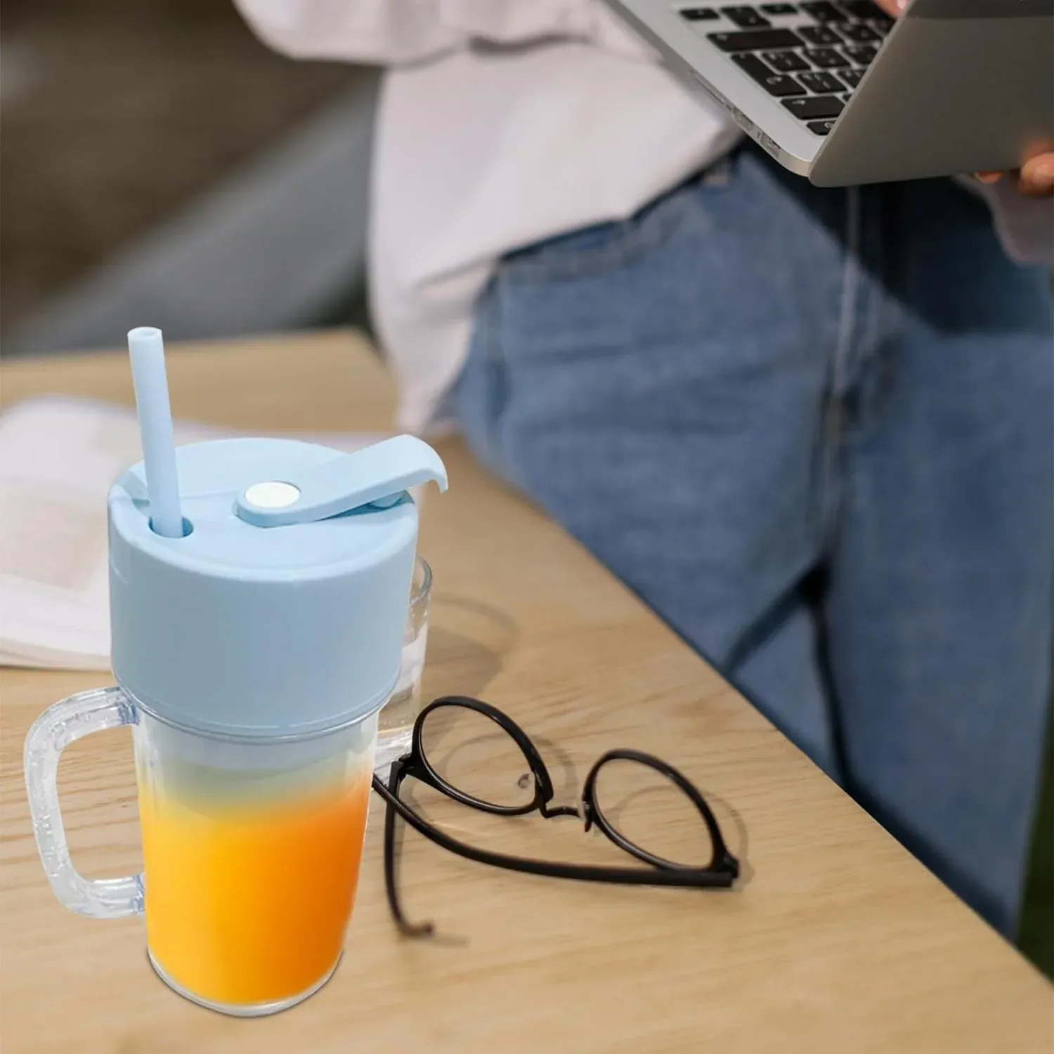 2 In1 Portable Crusher Juicer With Handle & Straw for Smoothie Sipper USB Rechargeable (340 ml) 6 Stainless Steel Blades Compact Juicer Mixer, Juicer Portable Fresh Juice Blender Portable Electric Juicer ( 340 ML ) - Detailed Feature View 4