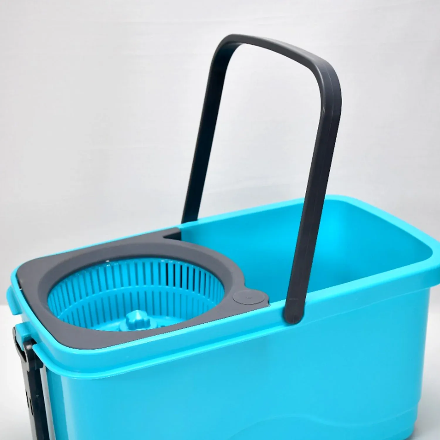 Quick Spin Cleaning Mop with Bucket - Detailed Feature View 2