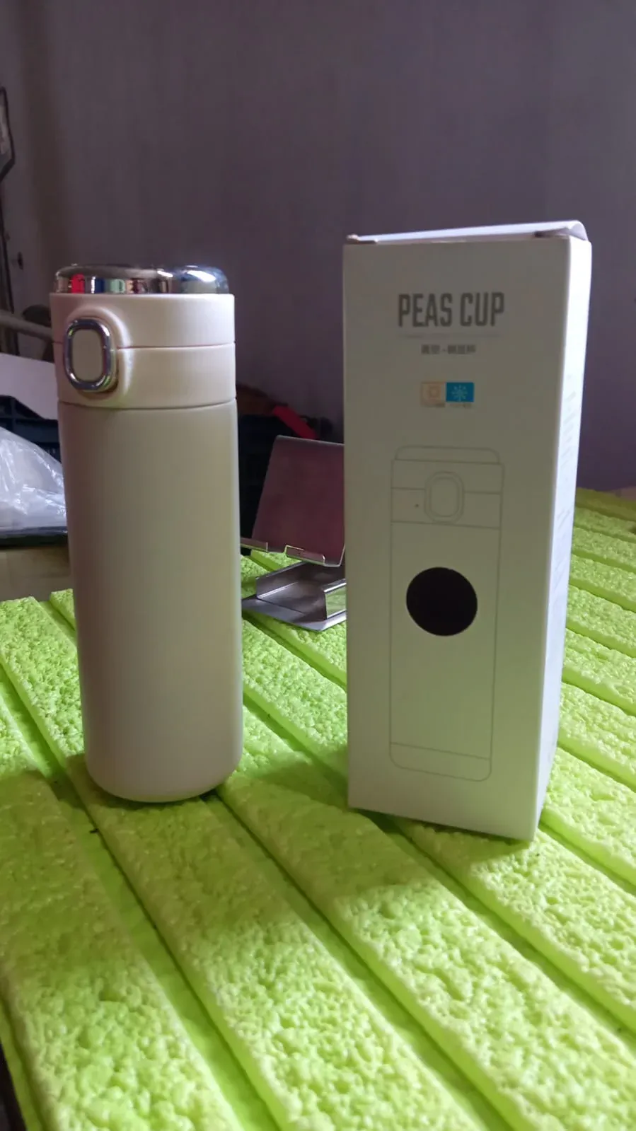 Smart Vacuum Insulated Water Bottle with LED Temperature Display, Cold & Hot | Leak Proof | Office Bottle | Gym | Home | Kitchen | Hiking | Trekking | Travel Bottle (Mix Color & Design / 420 ML) - Detailed Feature View 4