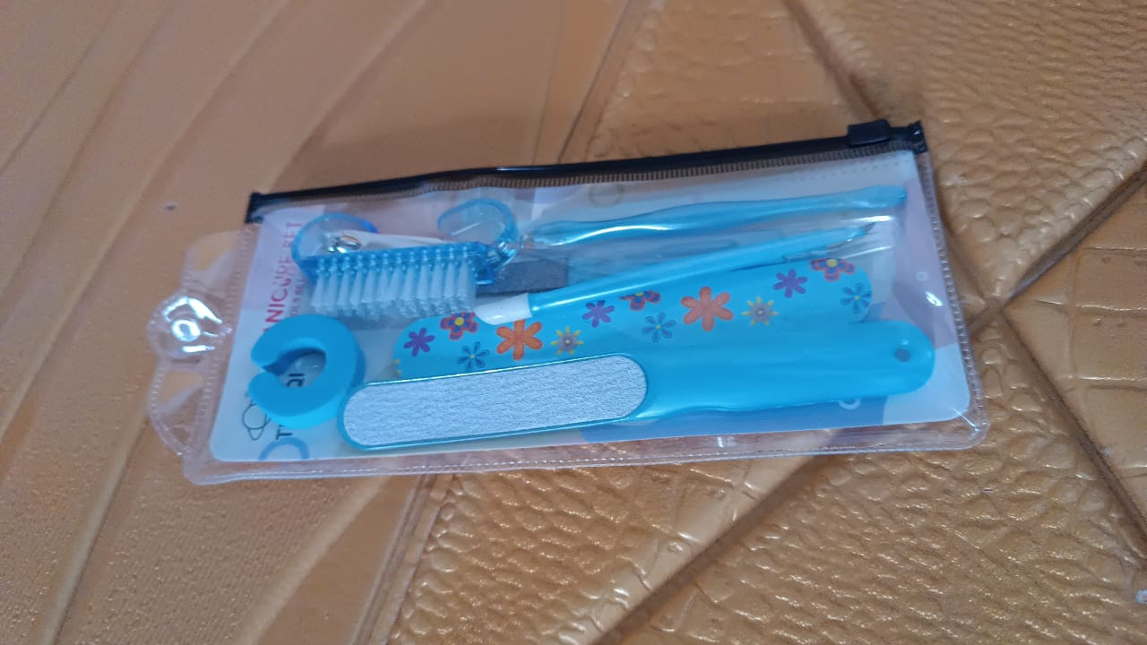 8 in 1 Manicure set Tool Kit - Detailed Feature View 7
