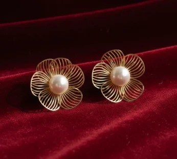 Elegant Gold Flower Pearl Stud Earrings for Women – Chic Daily & Party Wear Jewelry( 1 Pair)
