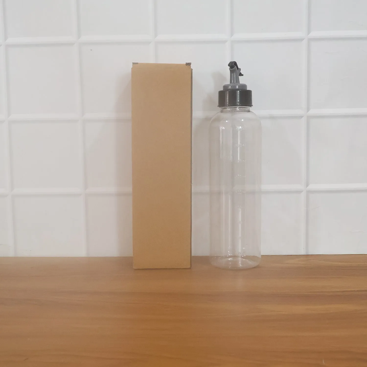 Multipurpose Oil Dispenser Bottle with Flip Top Pour Spout 900 ML - Detailed Feature View 7