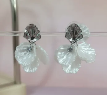 Elegant White Resin Petal Dangle Earrings – Bridal Flower Drop Statement Jewelry (1 Pair)
