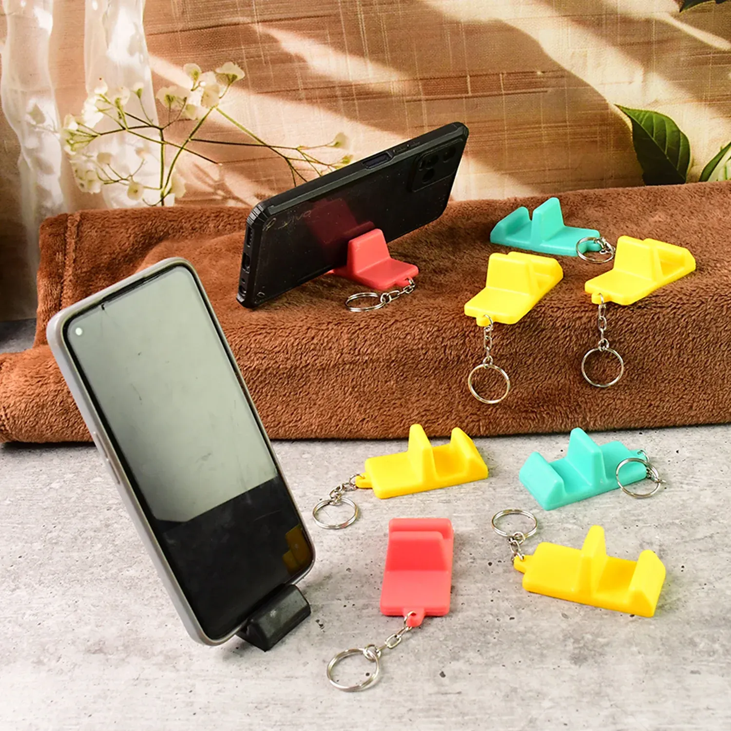 Mobile Stand Keychain – Compact 2-in-1 Phone Holder - Detailed Feature View 6