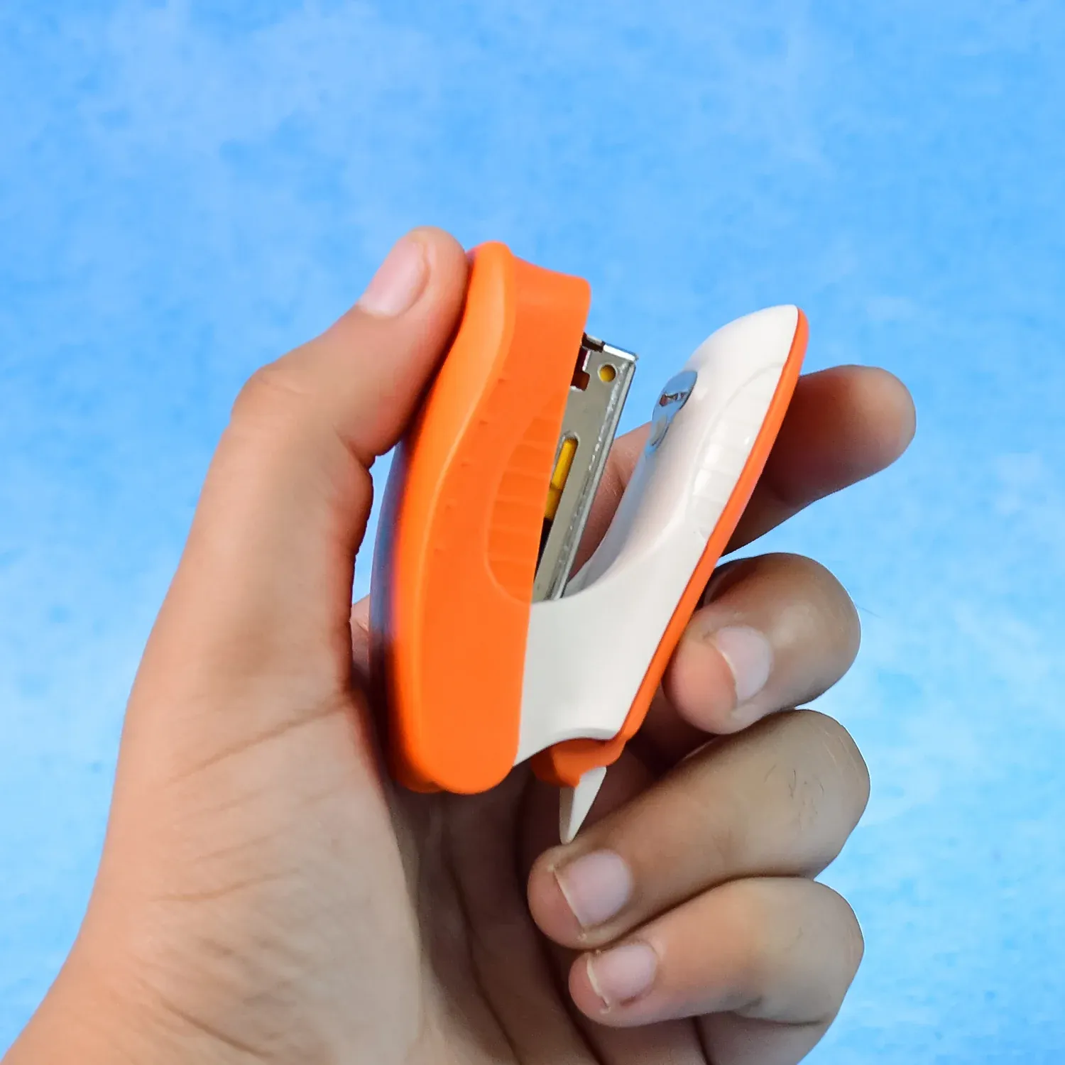 Kangaro 5-in-1 Stationery Gift Set Stapler, Staples, Staple Remover, Tape Dispenser - Detailed Feature View 6
