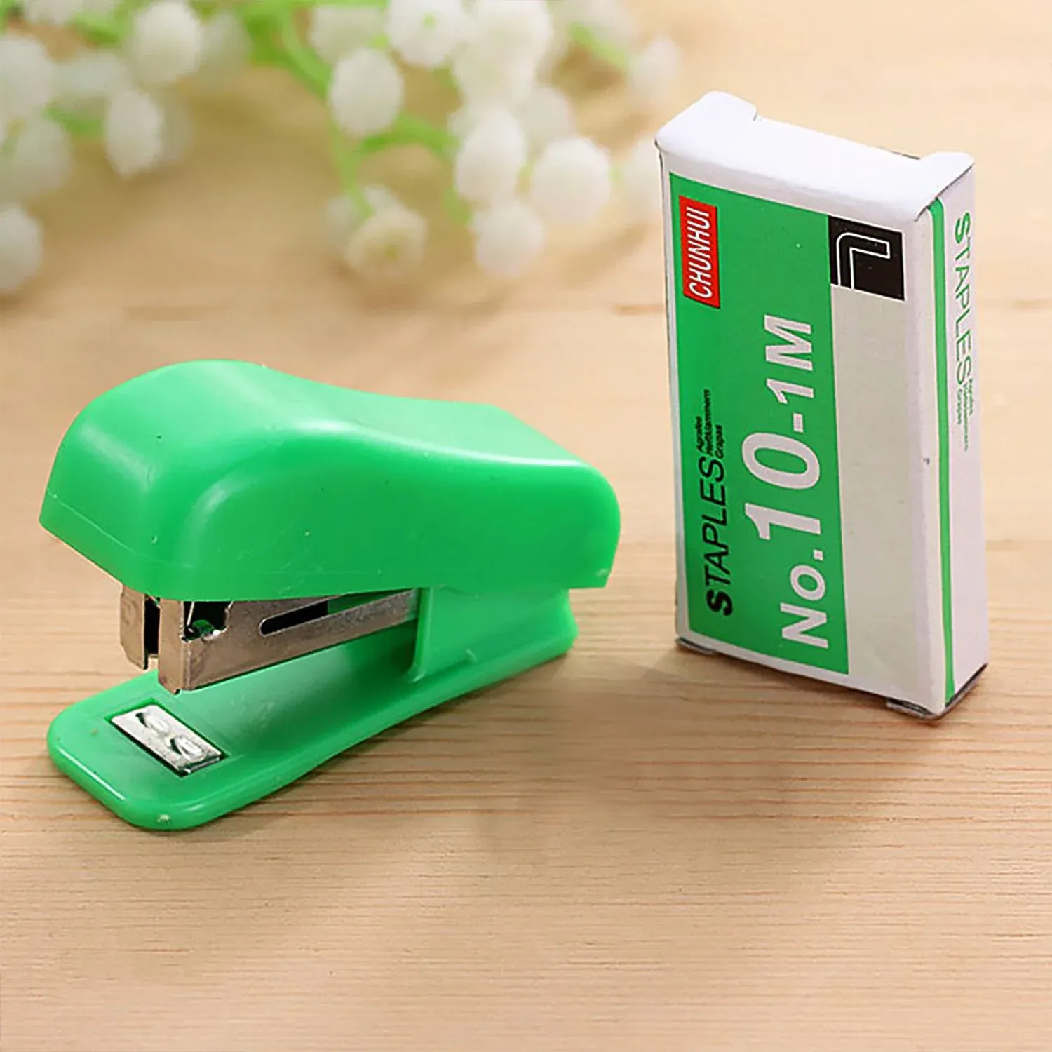 Mini Stapler with 1 Strip of Staples (1 Set) - Detailed Feature View 2