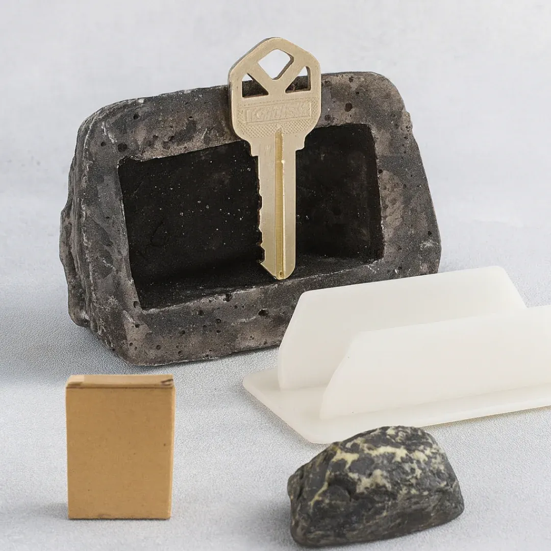 Fake Rock Key Hider – Discreet Outdoor Key Storage | Safelix - Detailed Feature View 7