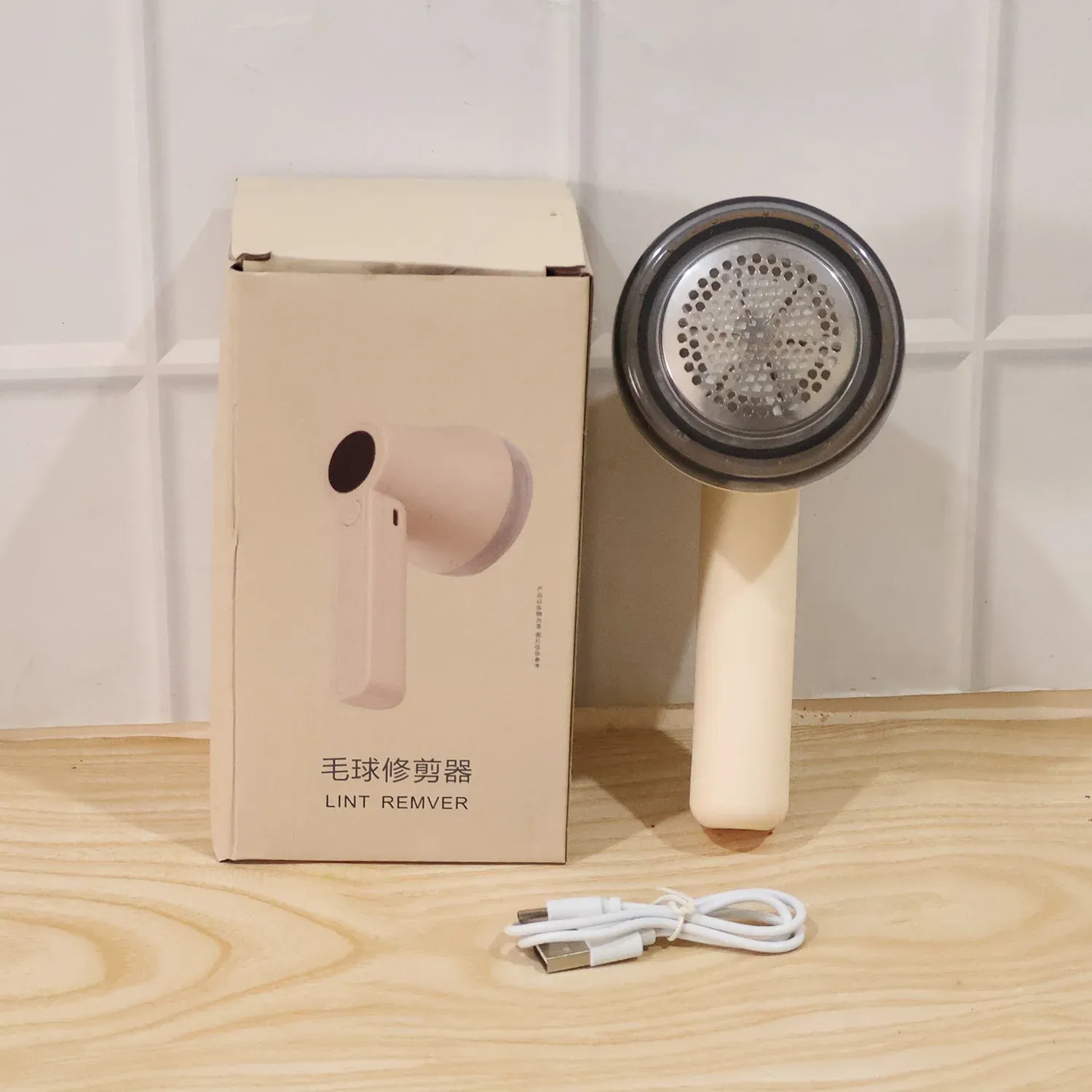 Rechargeable Electric Fabric Shaver for Clothes & Upholstery - Detailed Feature View 8