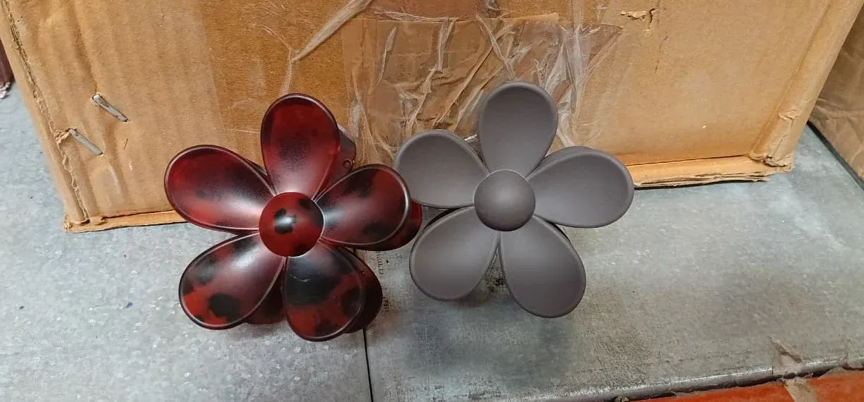 Elegant Plastic Flower Hair Clip – Stylish Claw Clip for Women - Detailed Feature View 8