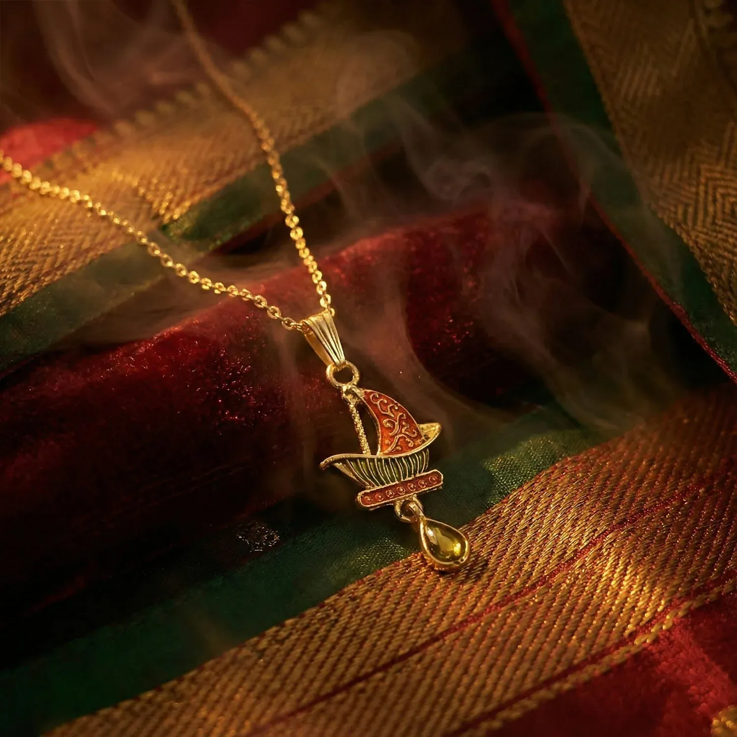 Stylish Steamer Boat Design Pendant Necklace with Chain for Women - Detailed Feature View 2