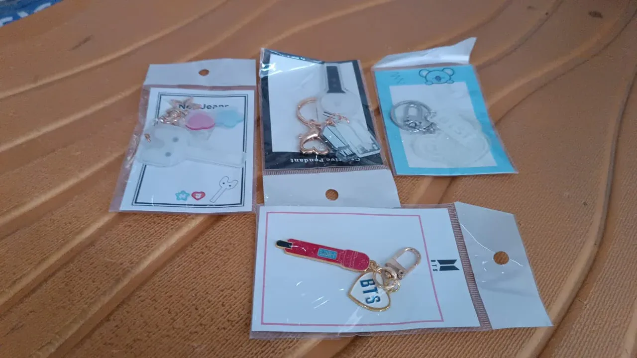 Acrylic Keychains – Cute & Durable Mixed Designs - Detailed Feature View 7