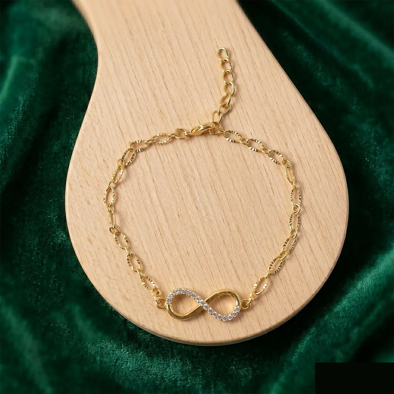 Elegant Gold Infinity Bracelet with Heart Charm - Adjustable Chain - Detailed Feature View 1