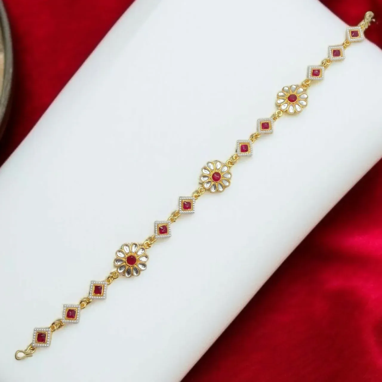 Traditional Gold-Plated Mathapatti with Kundan Accent - Detailed Feature View 1