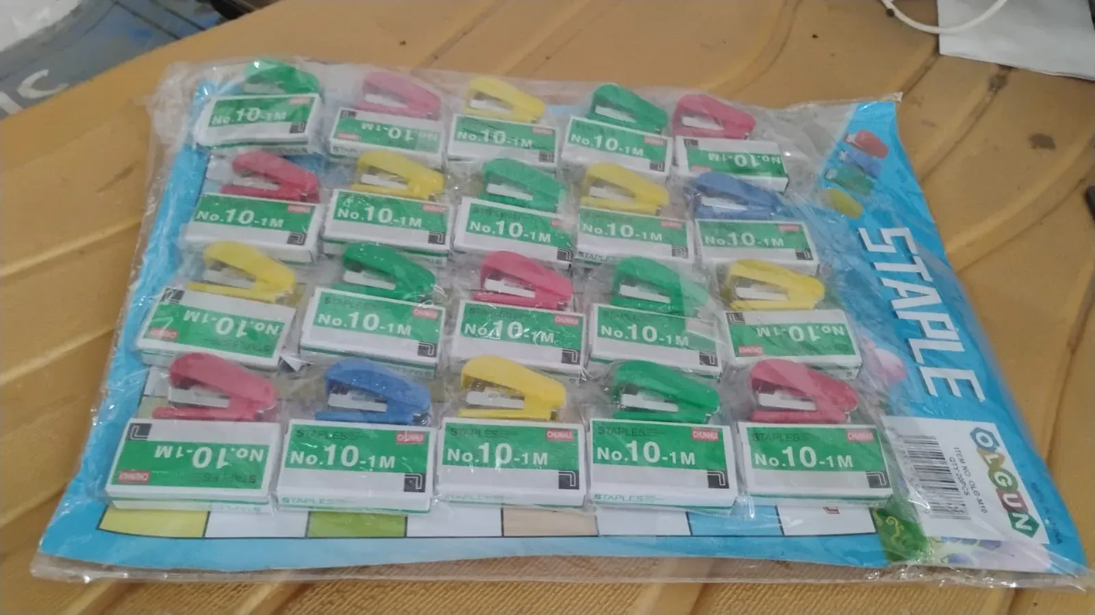Mini Stapler Set Staples – Assorted Colors | No.10 Staplers with Pins (20 pcs Set) - Detailed Feature View 10