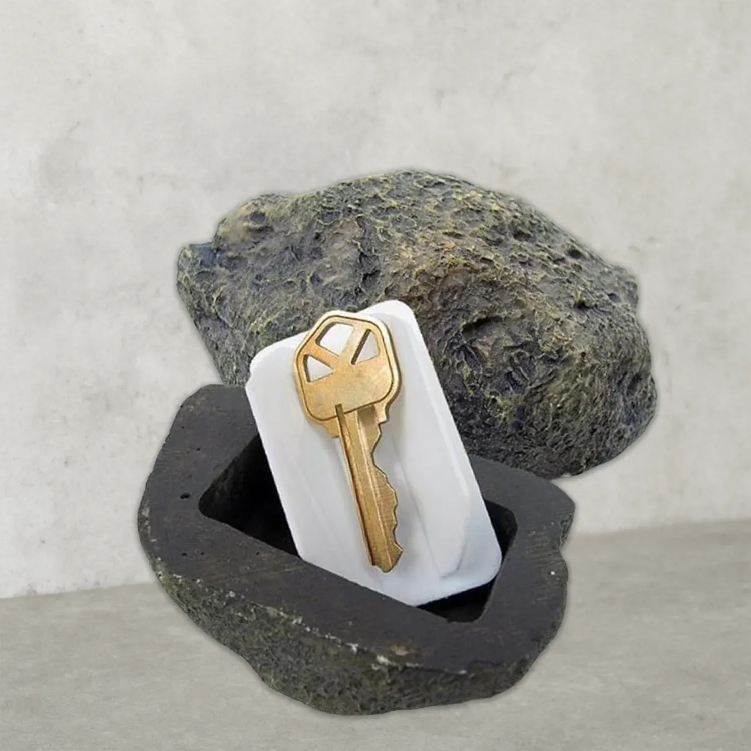 Fake Rock Key Hider – Discreet Outdoor Key Storage | Safelix - Detailed Feature View 9