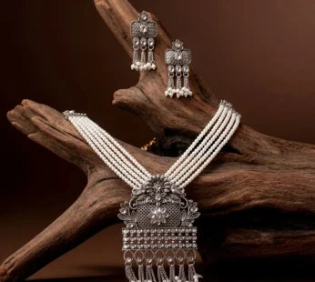 Elegant Gold-Plated Necklace Set with Pearls and Matching Earrings