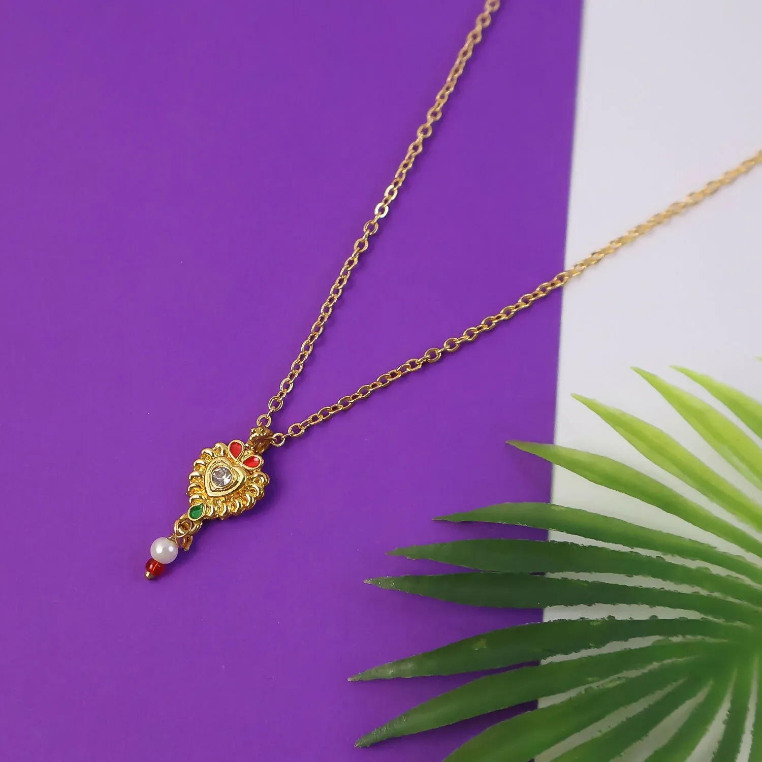 Elegant Heart Motif Pendant Necklace with Chain for Women - Detailed Feature View 2