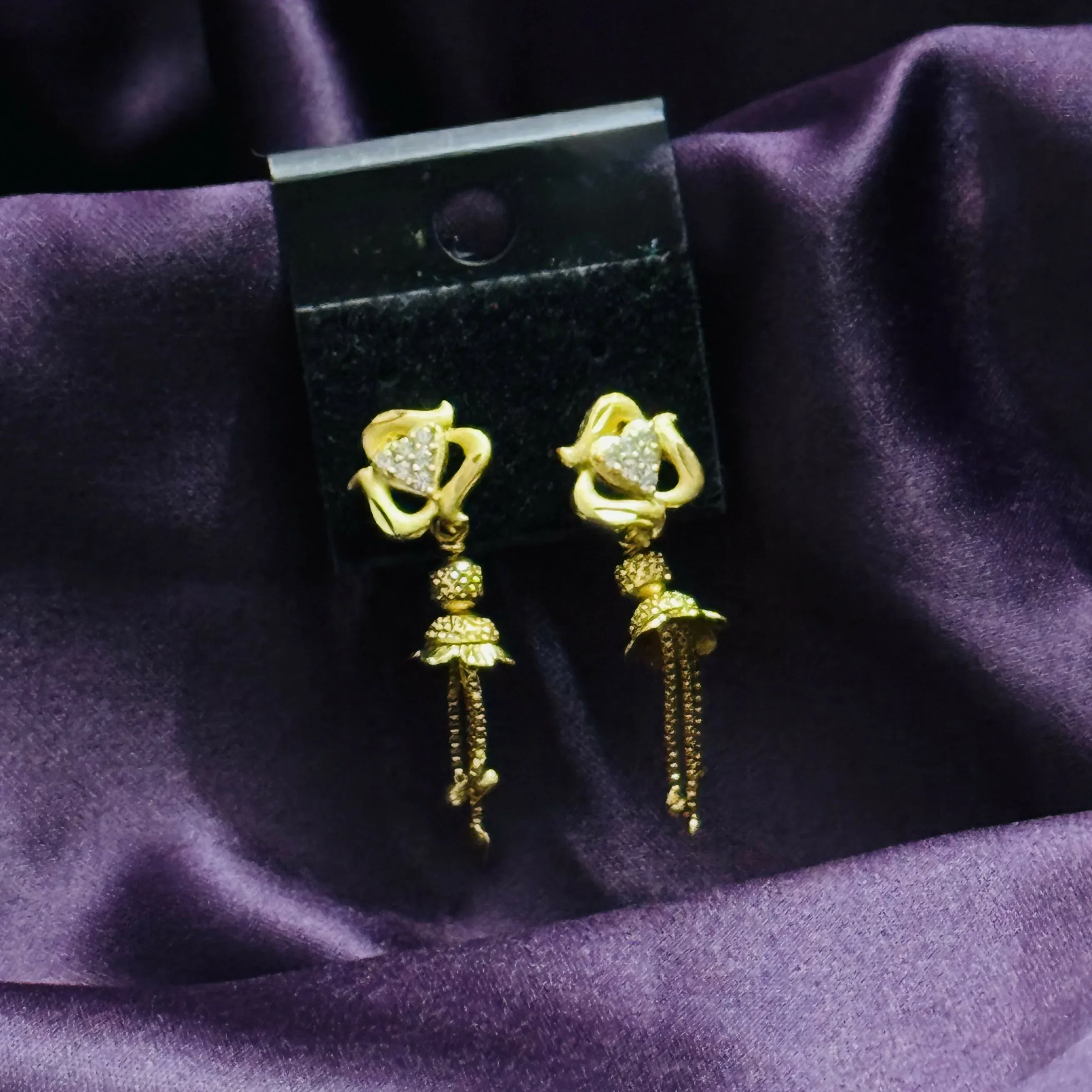 Comfortable All-Day Wear Earrings - Detailed Feature View 1