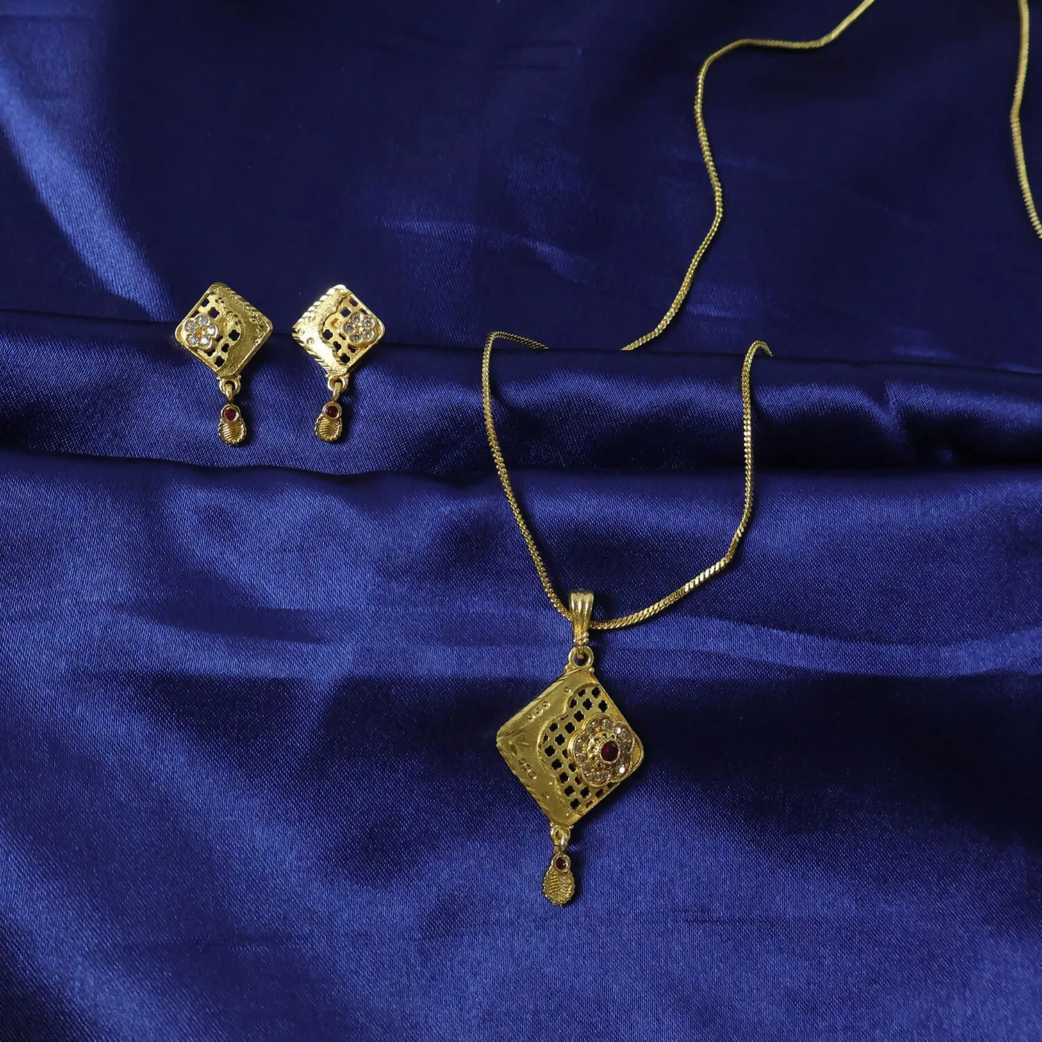 Ruby Square Gold Pendant and Earring Set – Elegant Traditional Jewelry - Detailed Feature View 2
