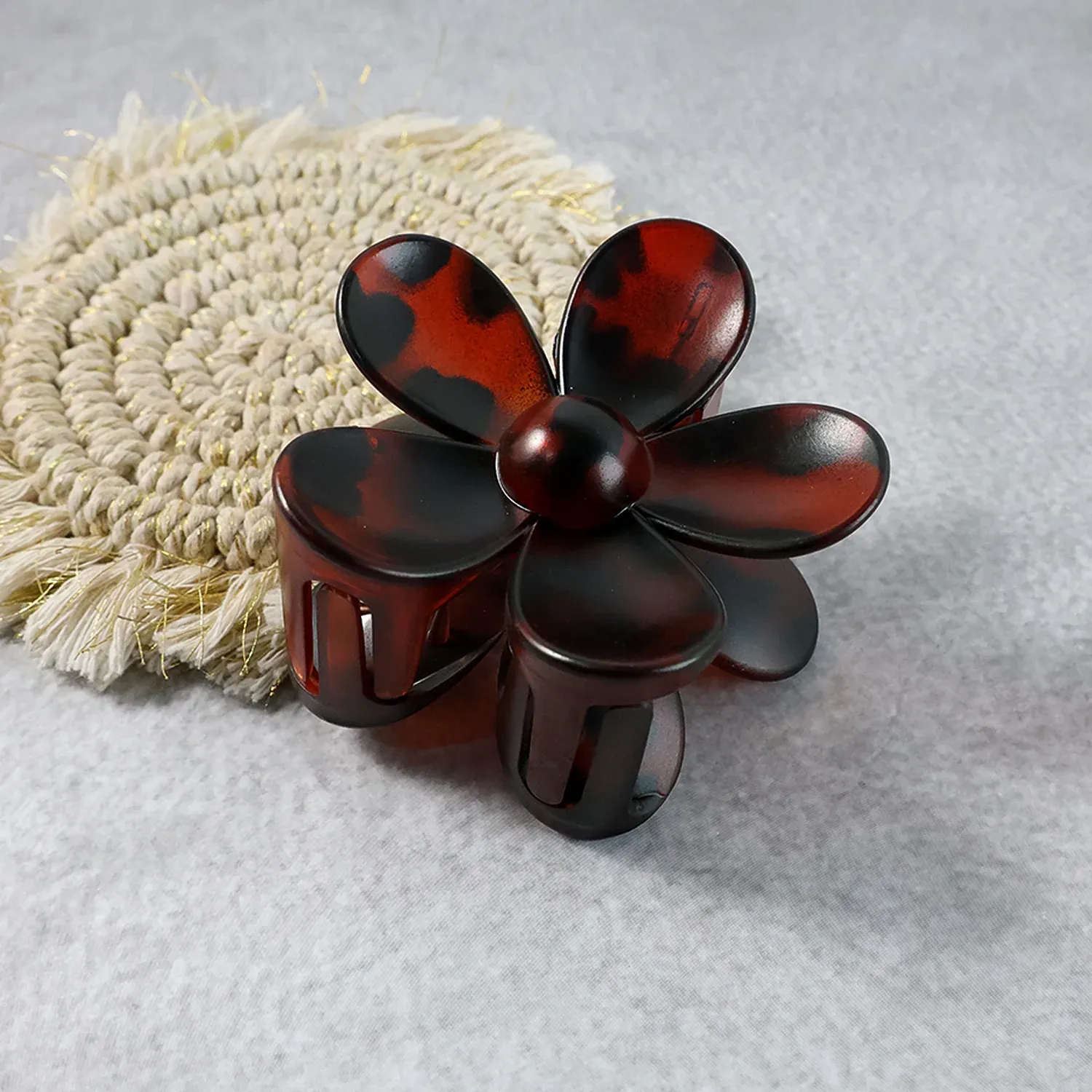 Elegant Plastic Flower Hair Clip – Stylish Claw Clip for Women - Detailed Feature View 7
