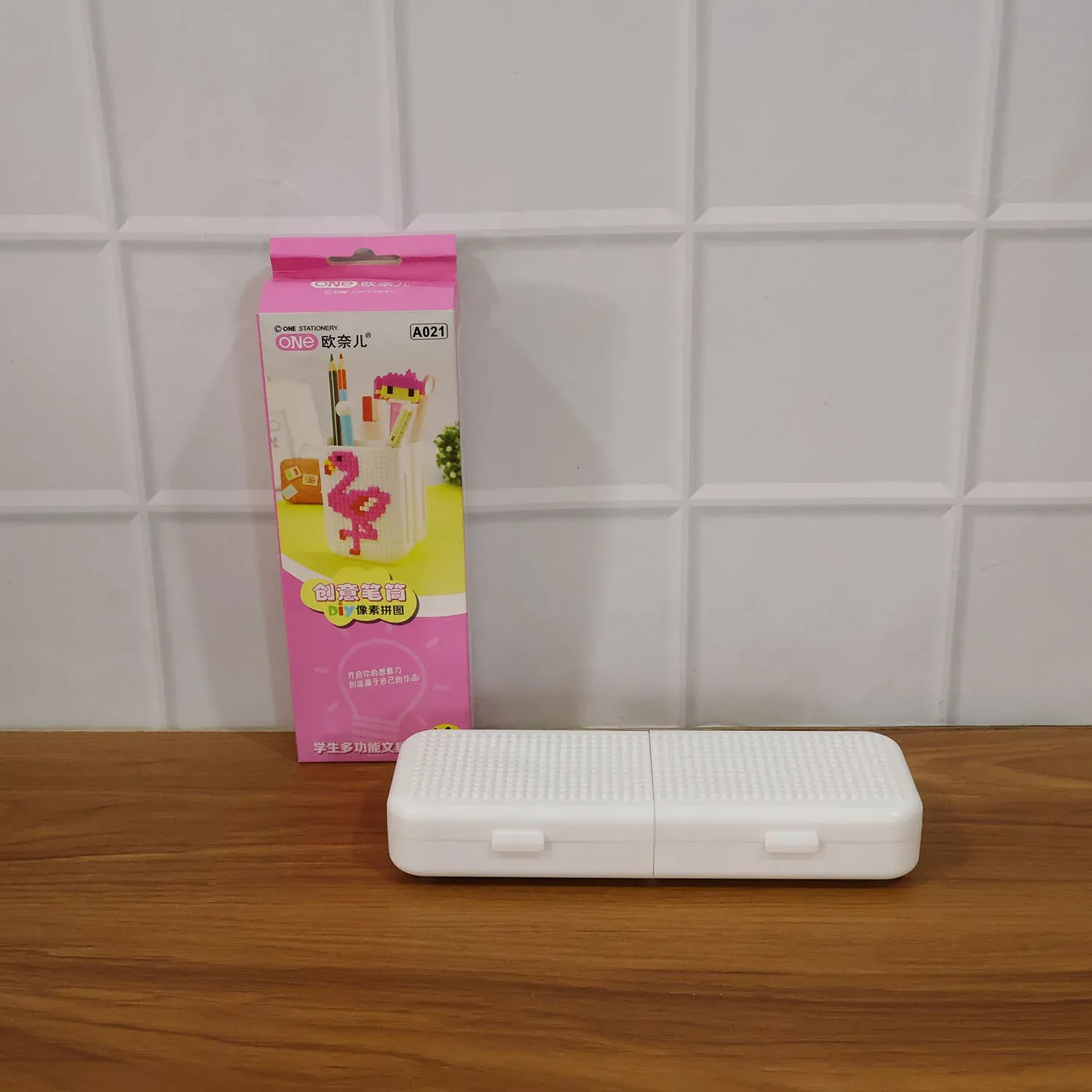 Decorative Pixel Art Style Desk Pen Holder (1 Pc) - Detailed Feature View 7