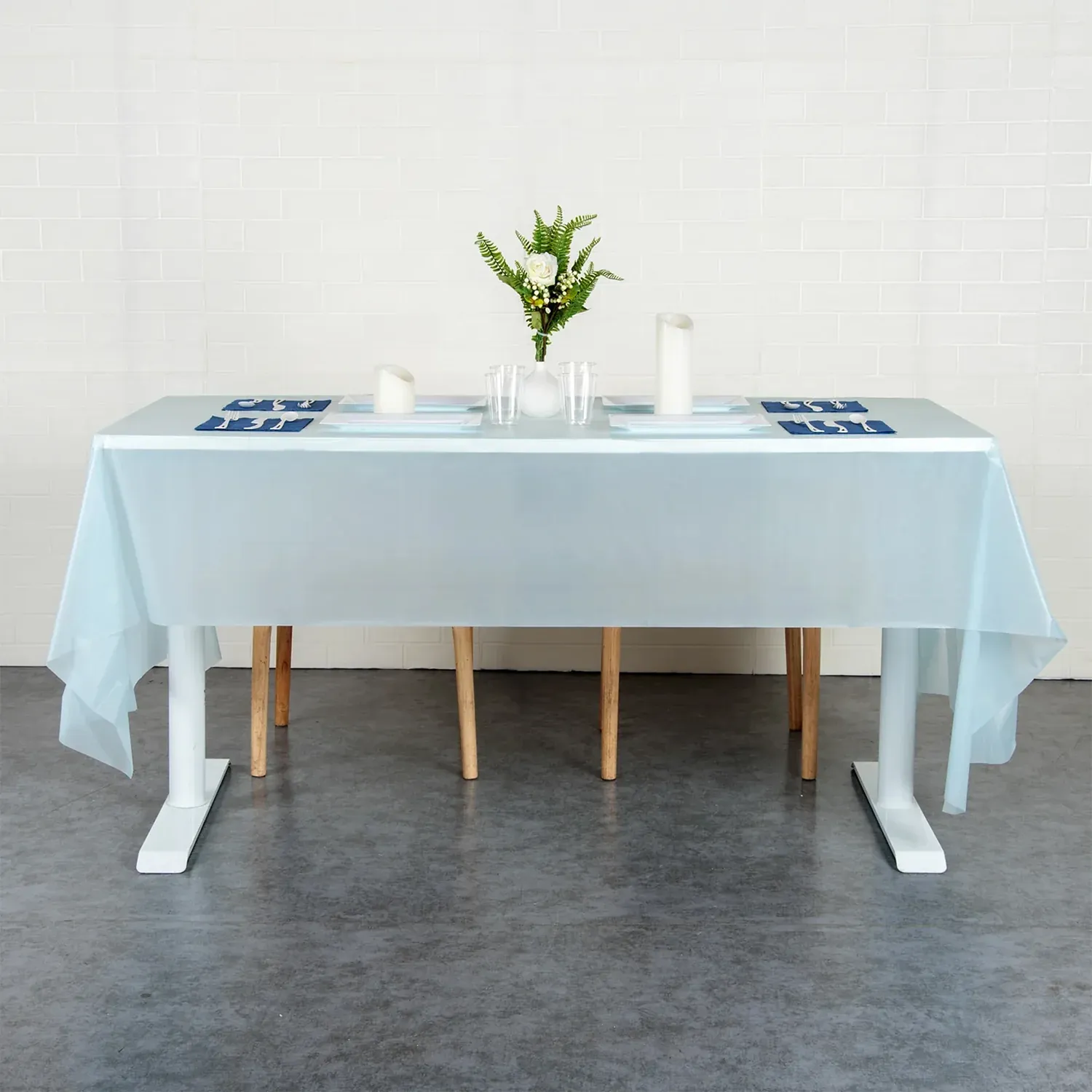 Disposable Plastic Table Cover – Waterproof & Tear-Resistant 137x183 cm - Detailed Feature View 8
