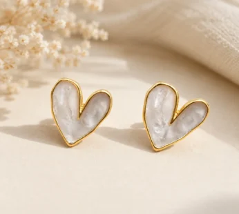 Elegant Pearl Heart Stud Earrings for Women Gold-Toned Minimal Earrings.
