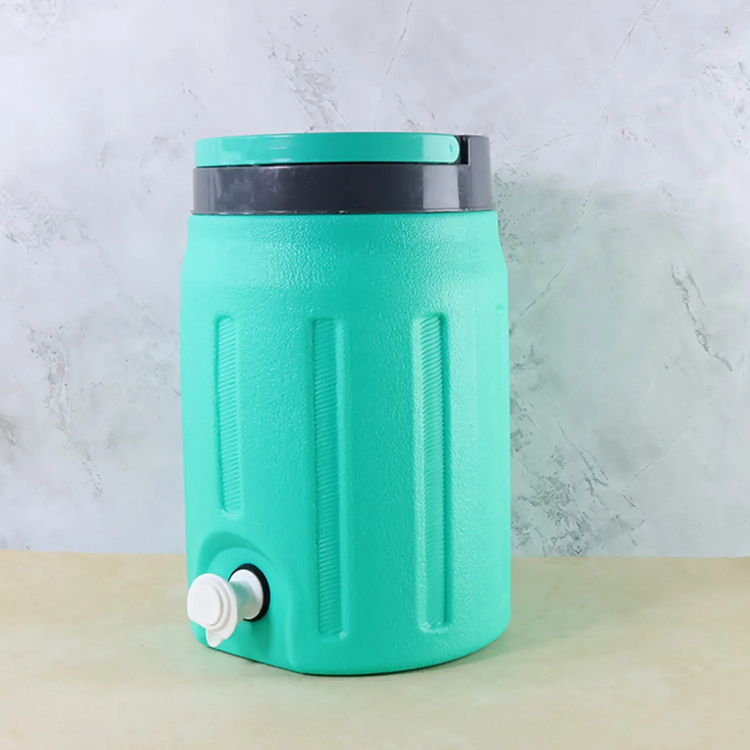 Insulated Water Jug 5.5L – Keeps Water Cool & Fresh - Detailed Feature View 3