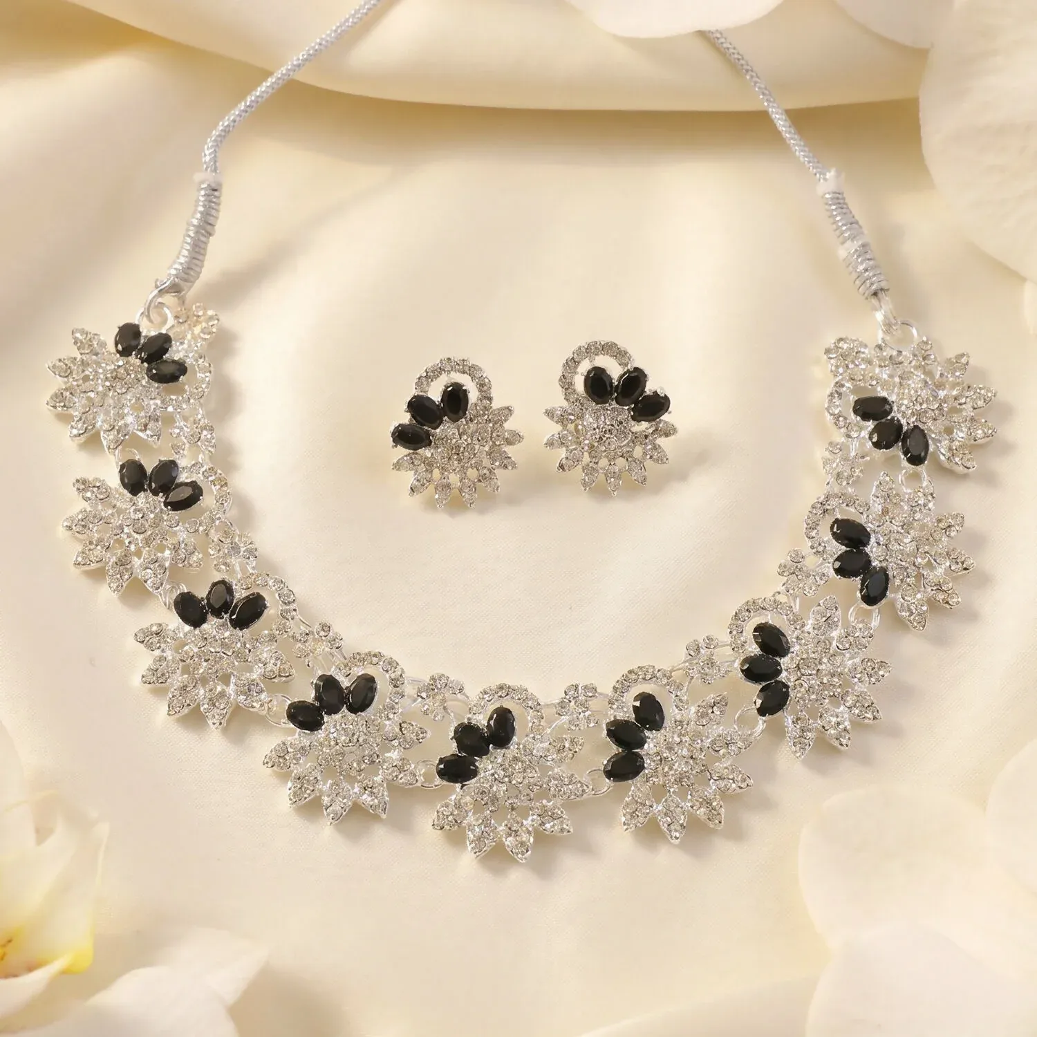 Elegant Silver-Plated Black Stone Necklace Set with Earrings For Woman - Detailed Feature View 1