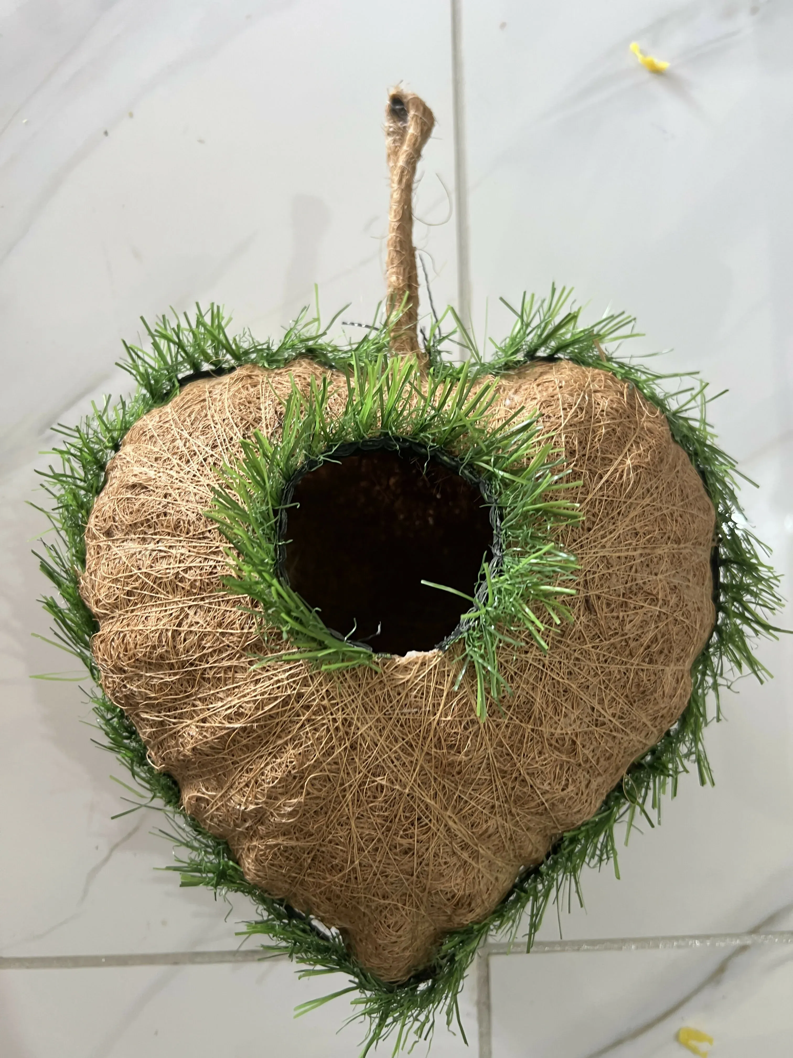 Heart-Shaped Natural Coir Hanging Bird House for Garden & Balcony - Detailed Feature View 3