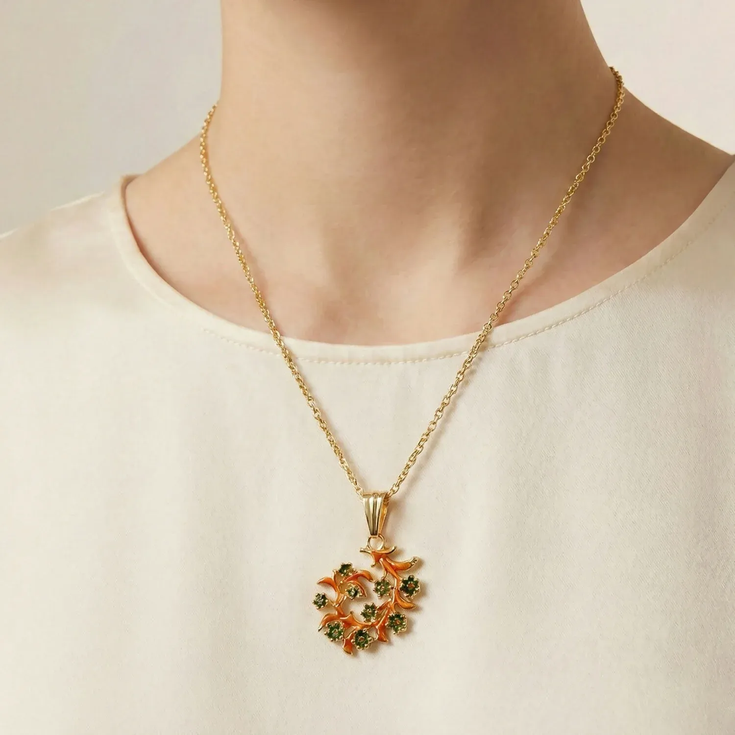 Traditional Floral Vine Design Pendant Necklace with Chain for Women - Detailed Feature View 2