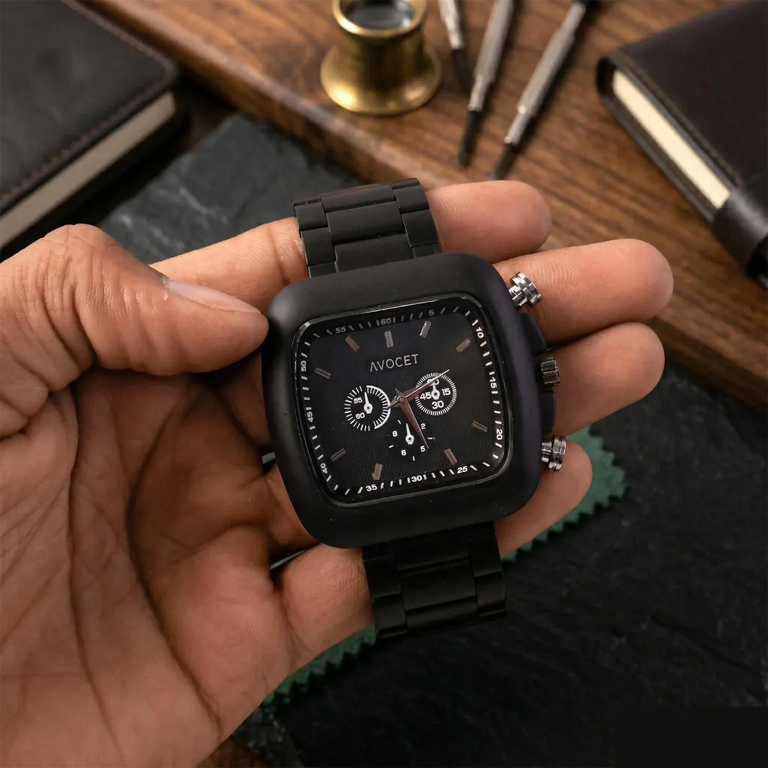 Men's Matte Black Square Dial Metal Strap Analog Wrist Watch - Detailed Feature View 1