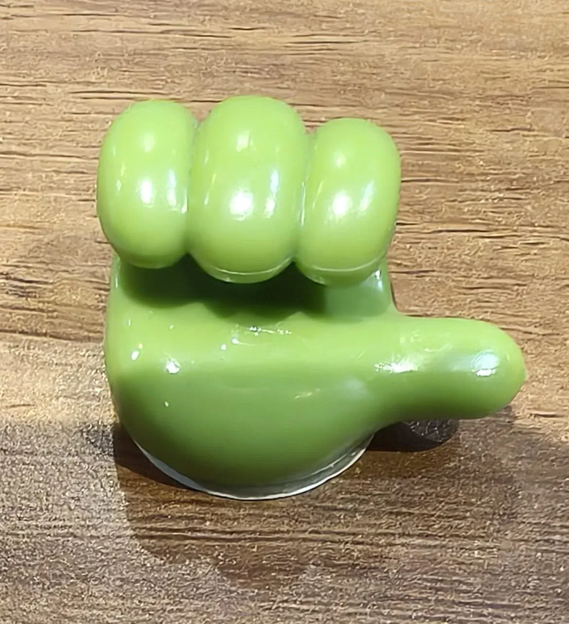 Green Hand-Shaped Wall Clip Holder for Keys & Cables - Detailed Feature View 8