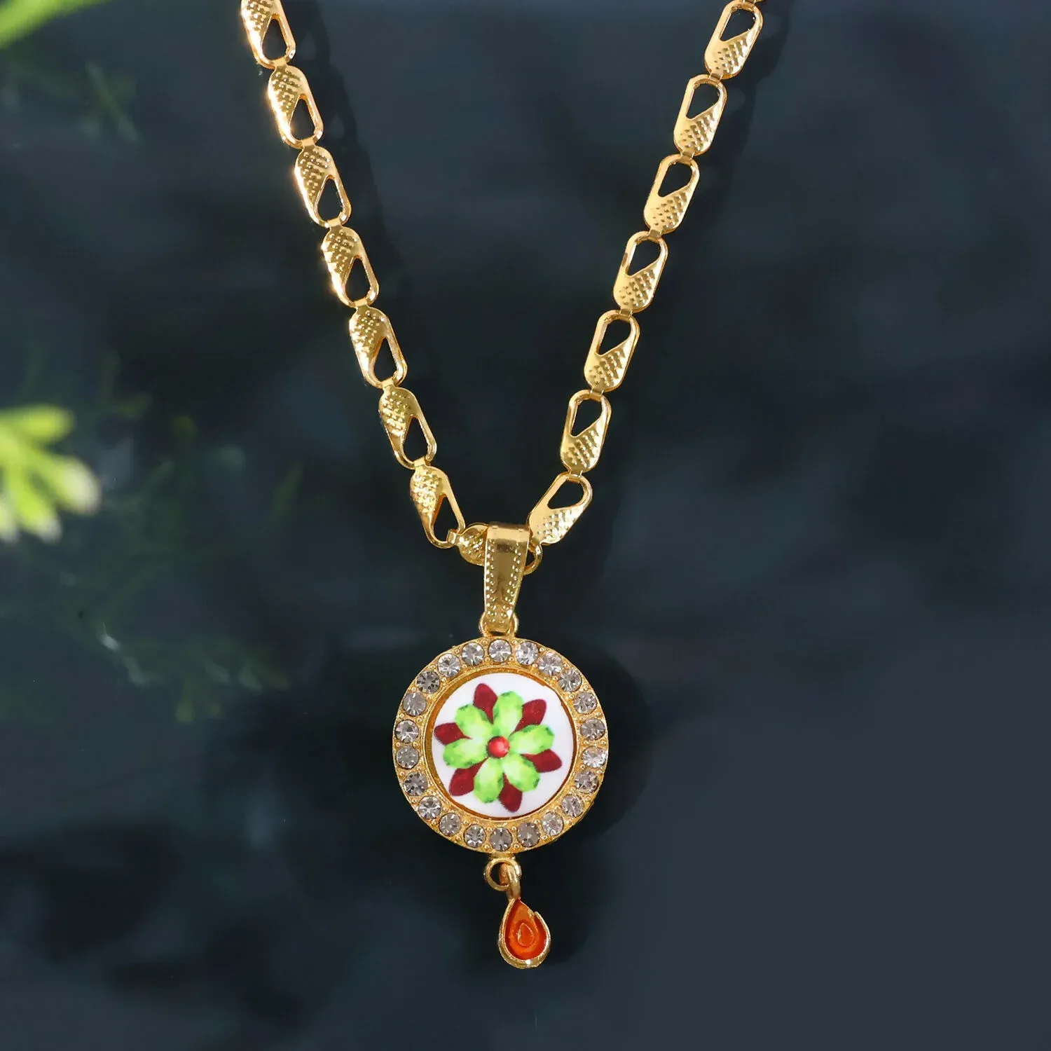Elegant Gold Plated Pendant Necklace with Floral Design - Detailed Feature View 3