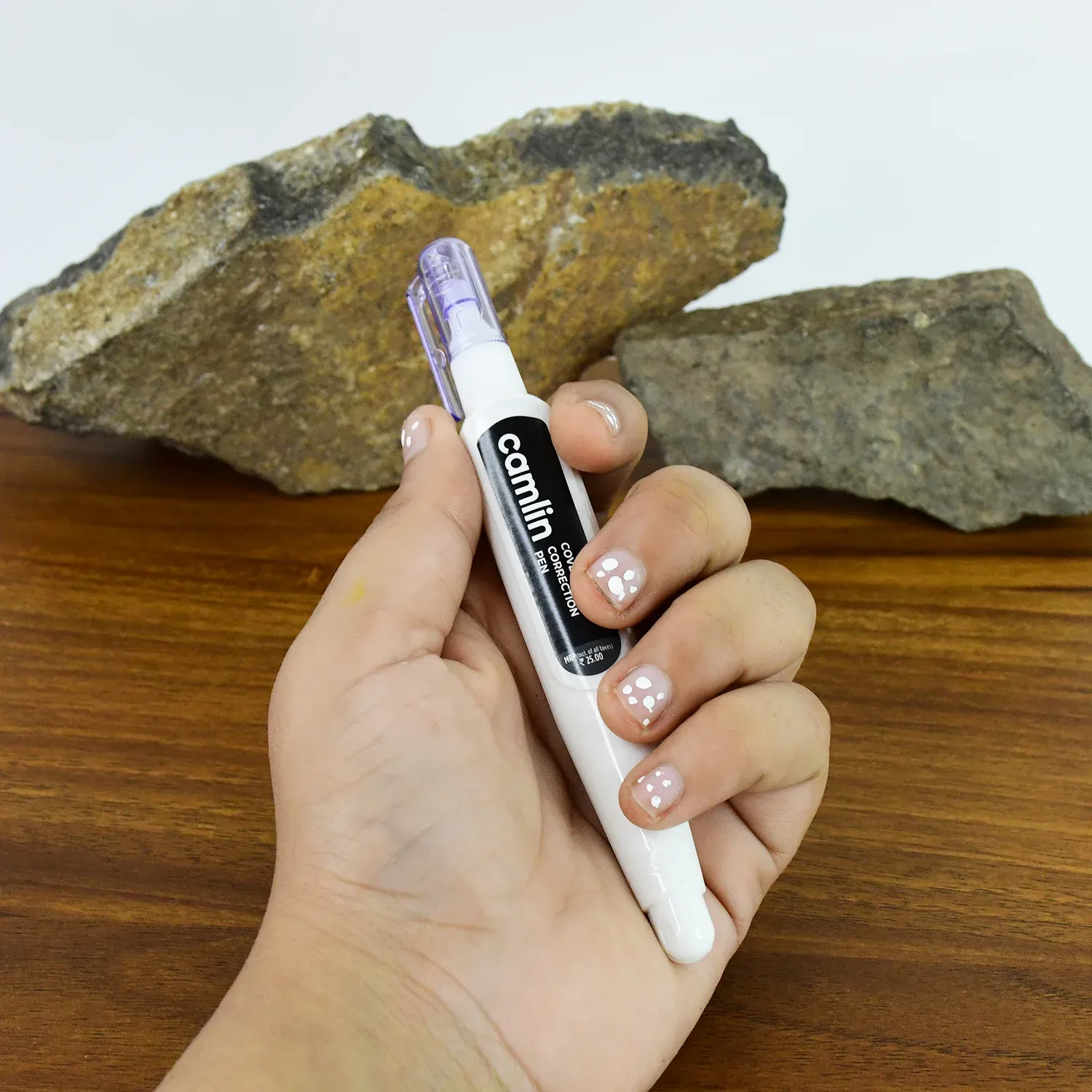 Correction Pen – Quick-Dry Precise Coverage - Detailed Feature View 6