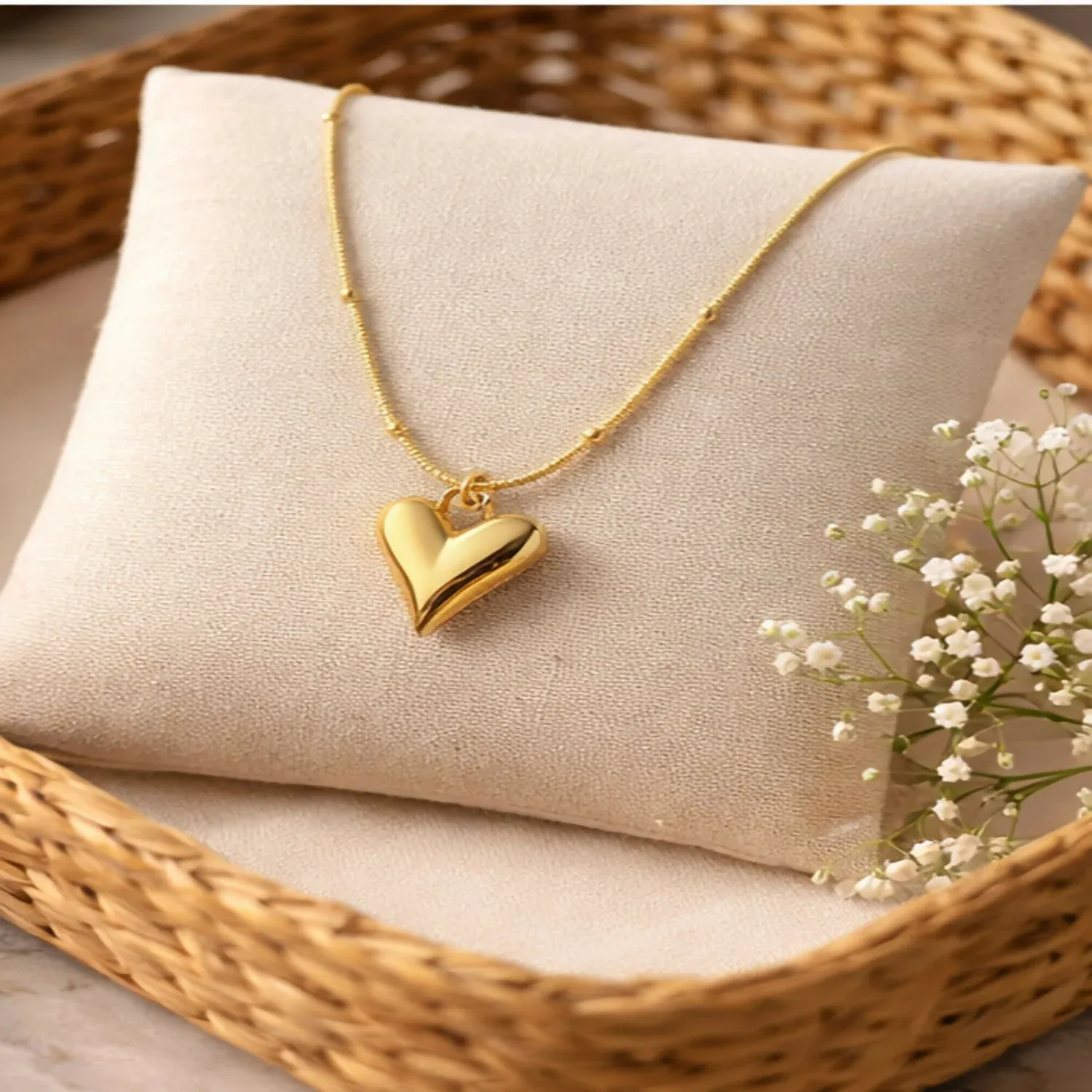 Elegant Gold Heart Pendant Necklace for Women | Minimalist Love Charm Chain - Detailed Feature View 1