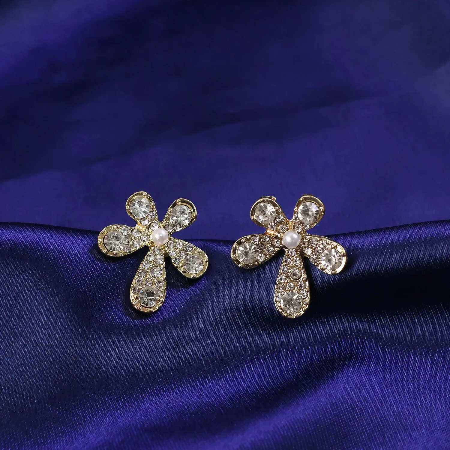 Elegant Crystal Flower Design Stud Earrings for Women and Girls Party Wear - Detailed Feature View 1