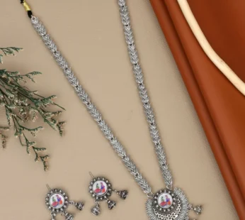 Bold Gold-Tone Black Stone Choker with Pearl Drops