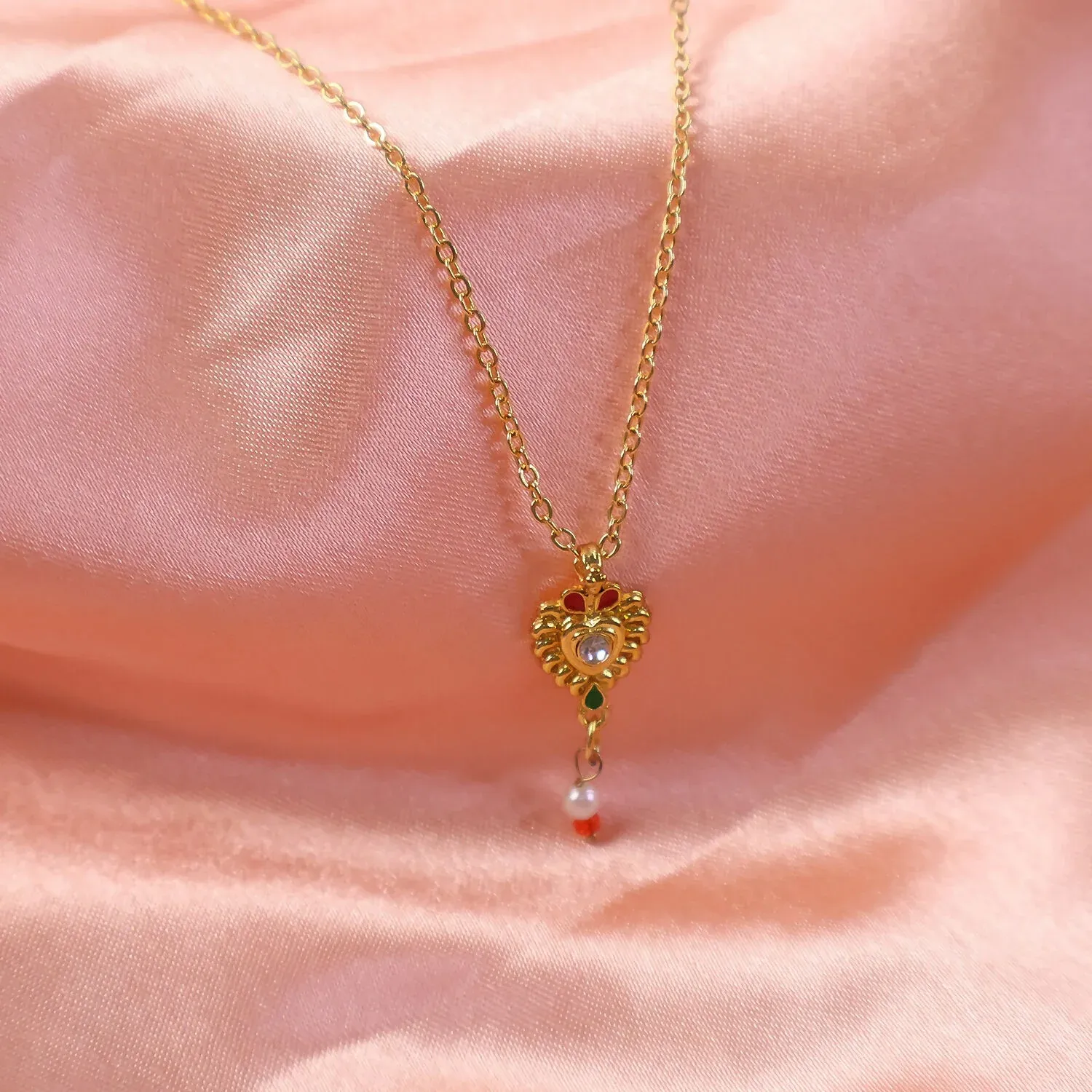 Elegant Heart Motif Pendant Necklace with Chain for Women - Detailed Feature View 1