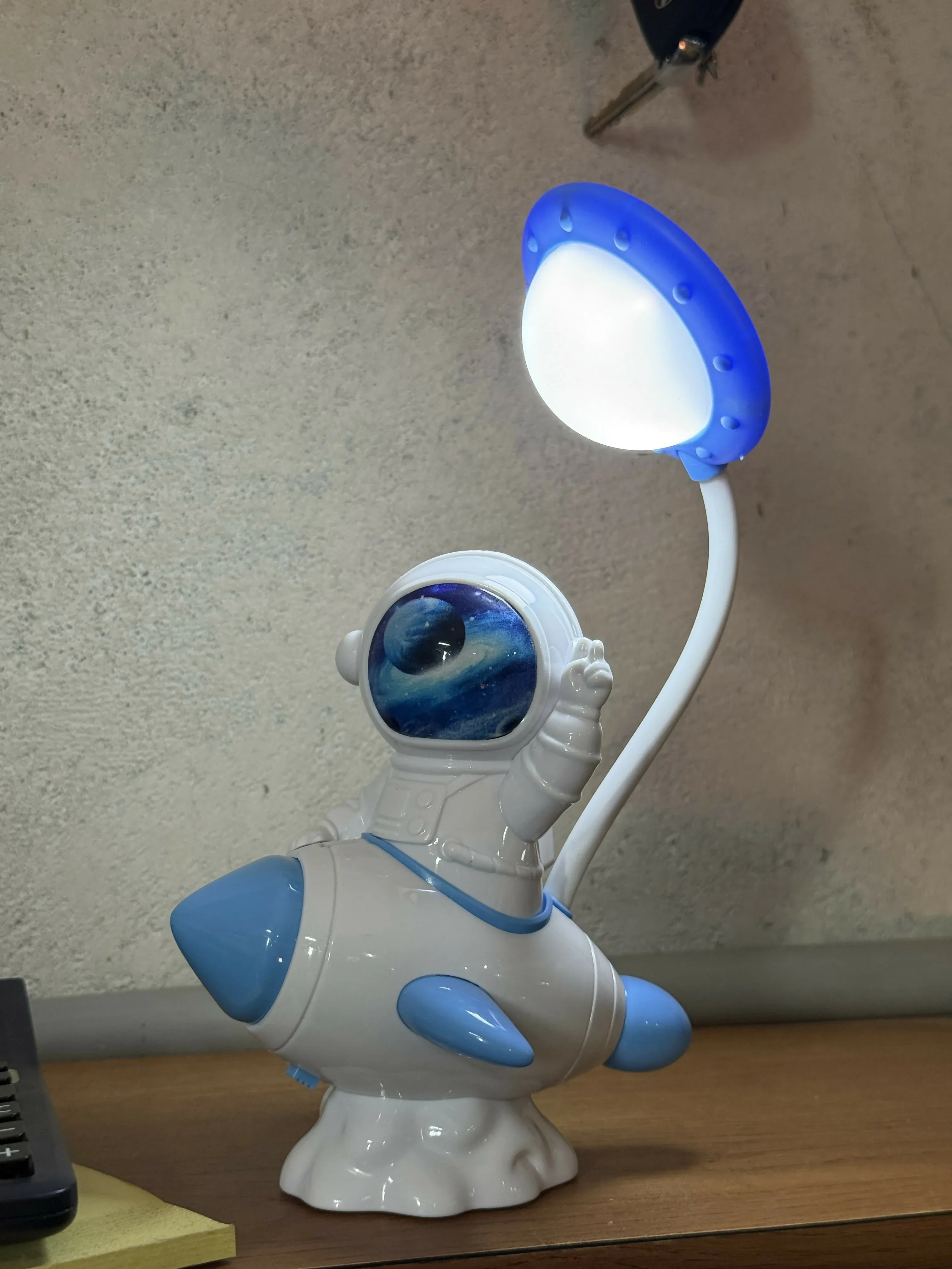 Astronaut Desk Lamp for Kids, USB Powered Night Light, Study Table Lamp - Detailed Feature View 4