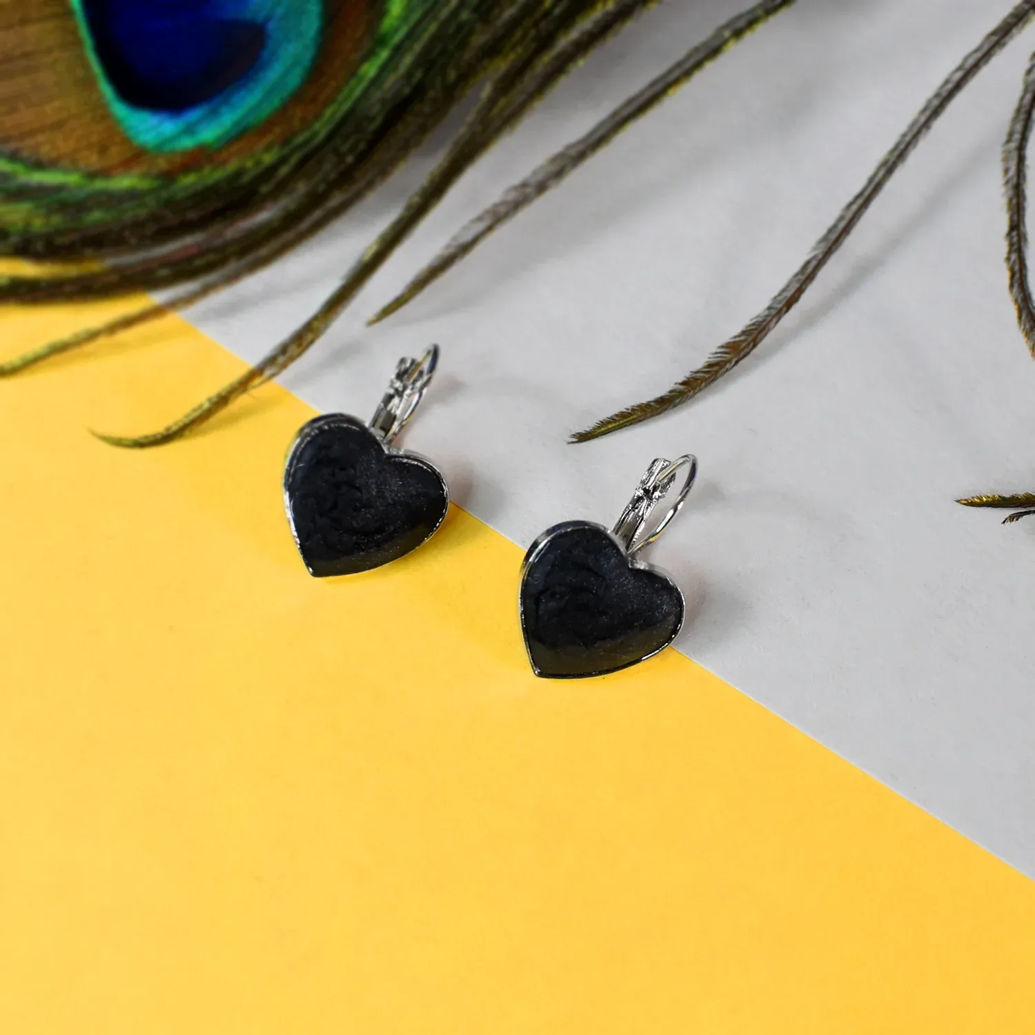 Black Heart Earrings – Stylish & Elegant | HV - Detailed Feature View 1