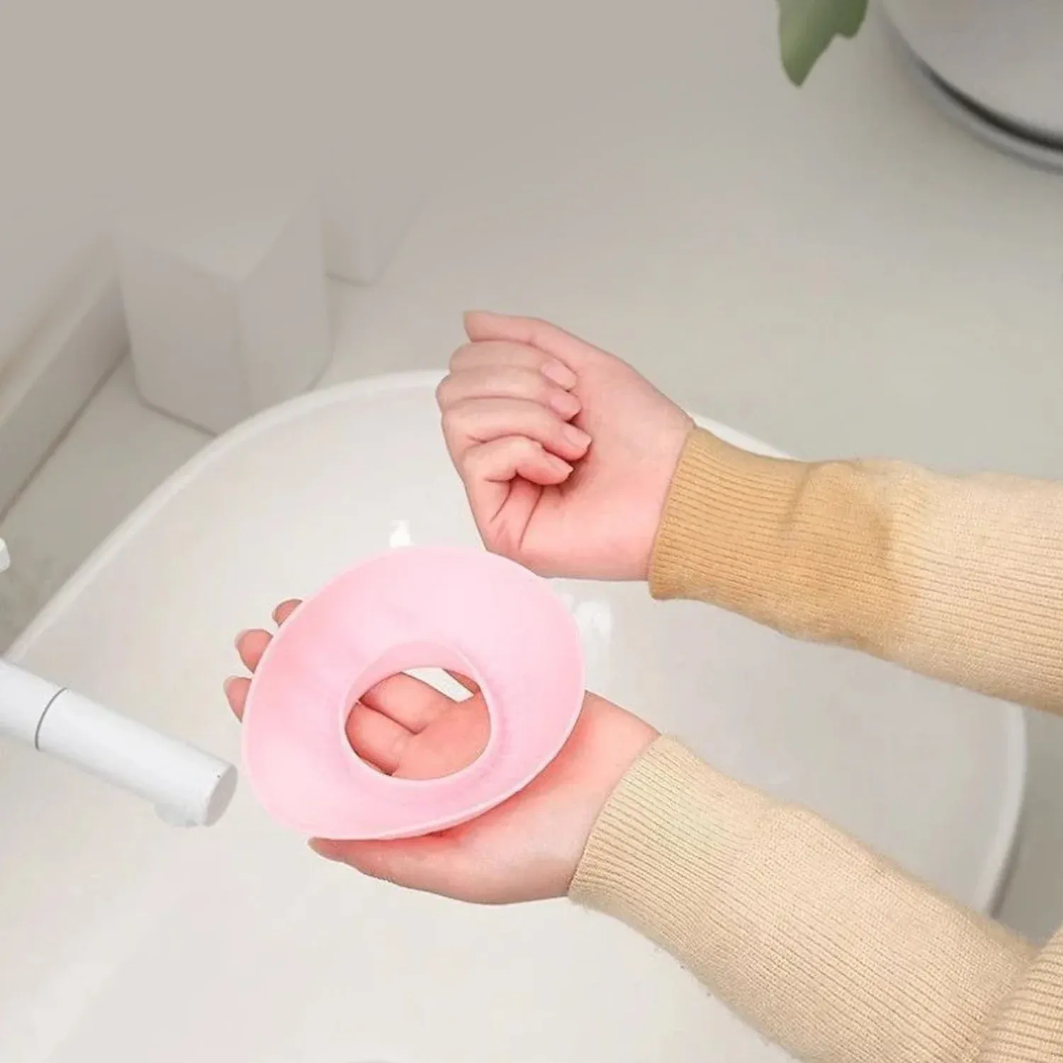 Silicone Wrist Bands for Face Washing – Water-Stop Barrier (2 Pc) - Detailed Feature View 2