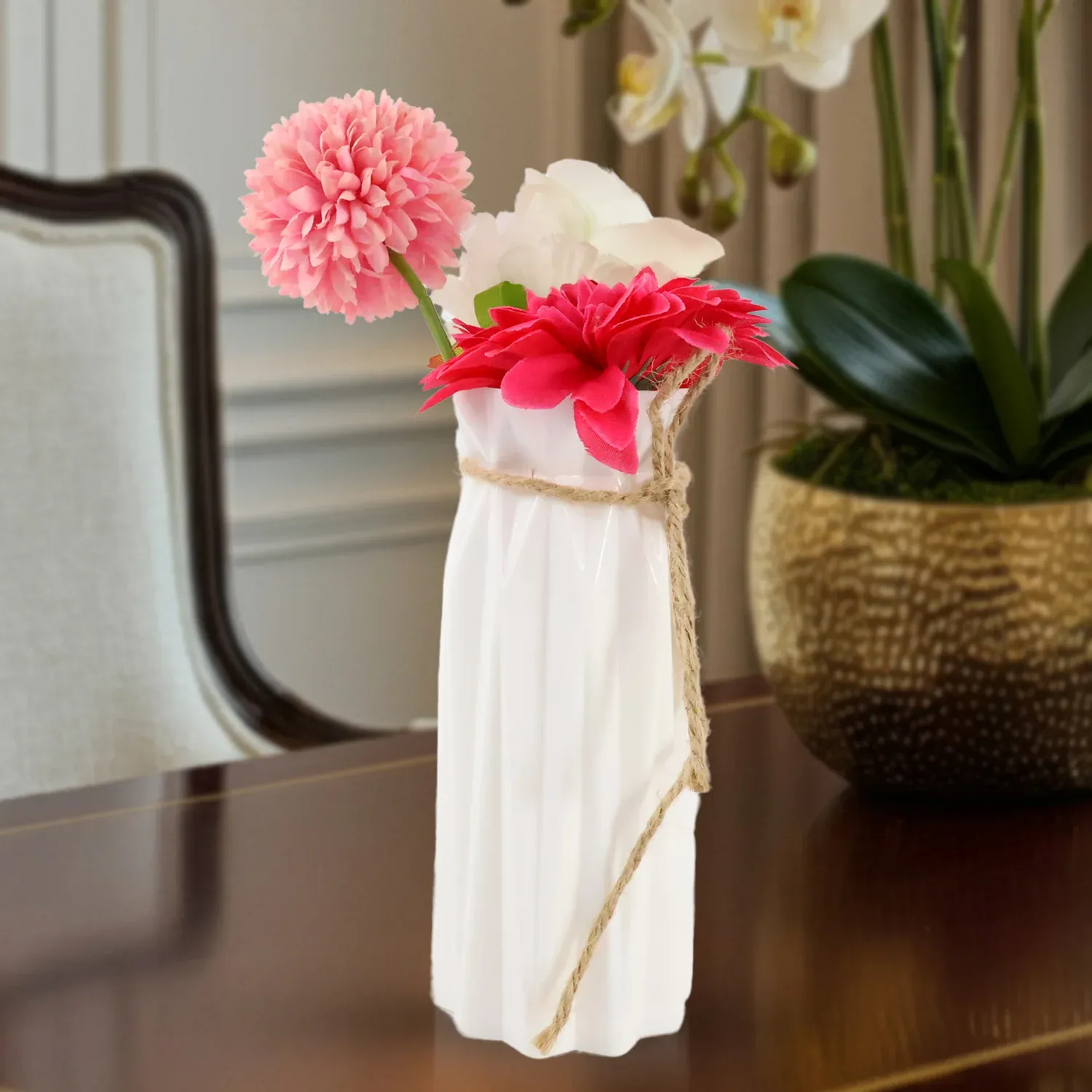 Plastic Flower Vase – Elegant Design for Home & Gift - Detailed Feature View 2
