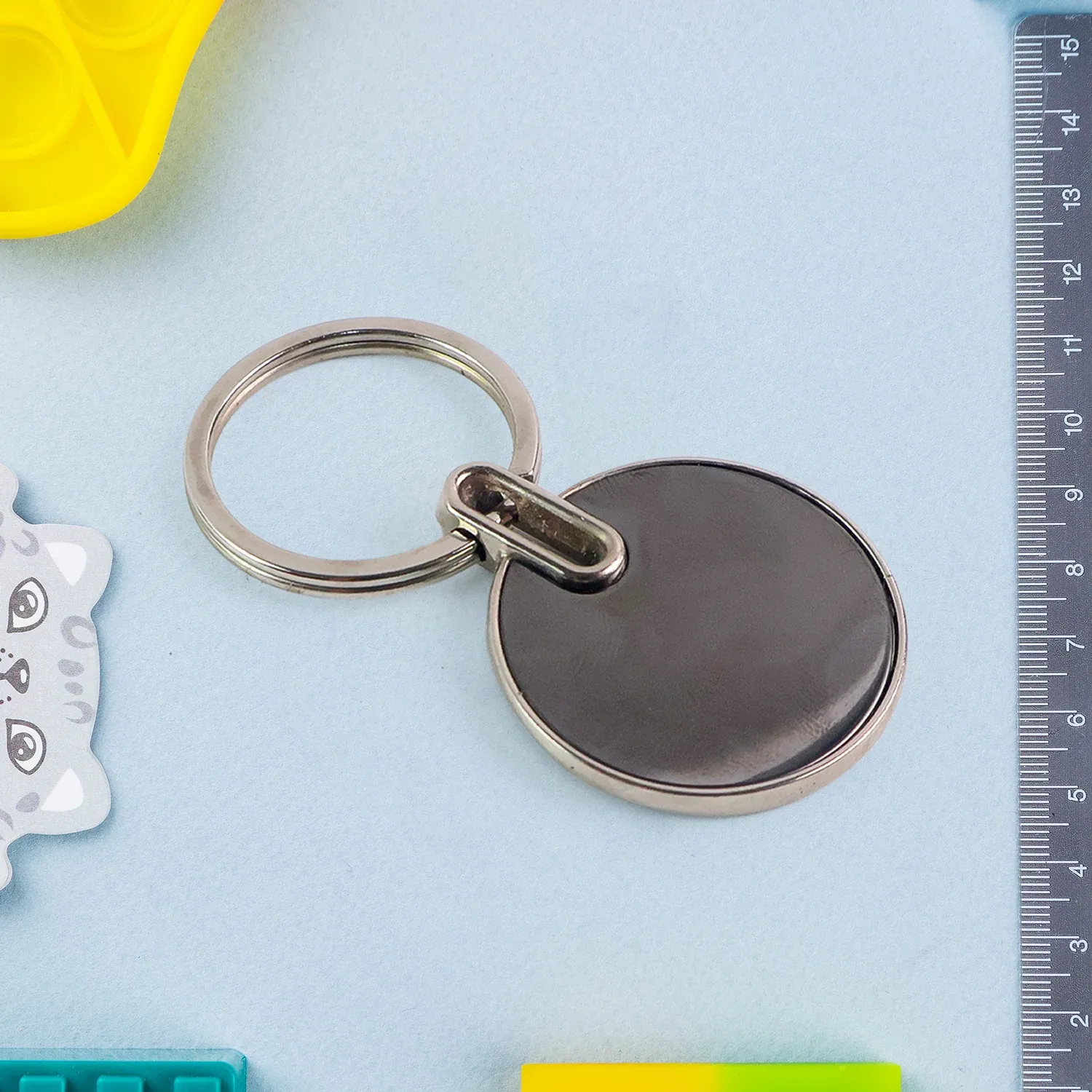 Black Round Metal Keychain – Durable Minimalist Key Organizer - Detailed Feature View 2