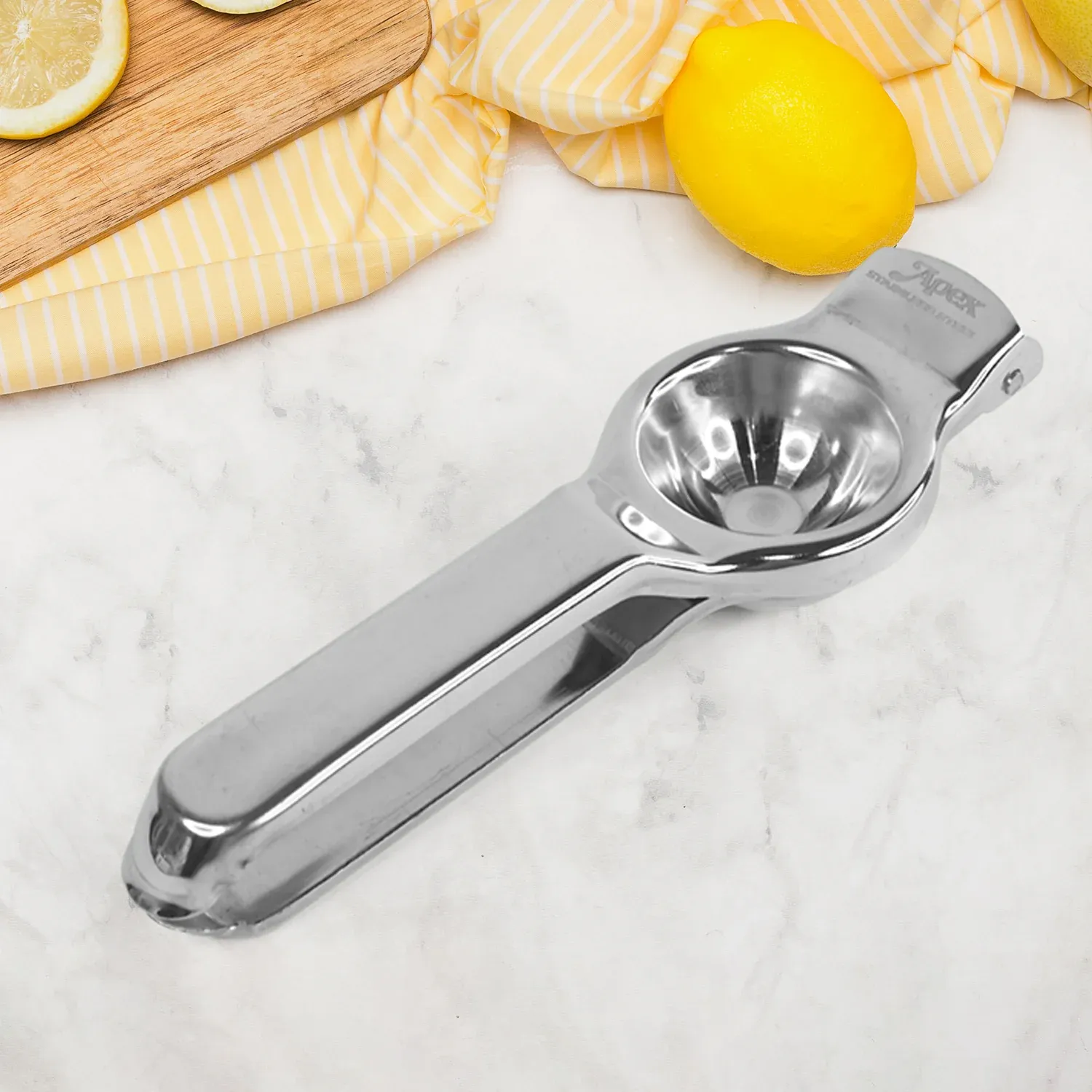 Stainless Steel Lemon Press – Heavy Duty Juicer with Ergonomic Handle - Detailed Feature View 3
